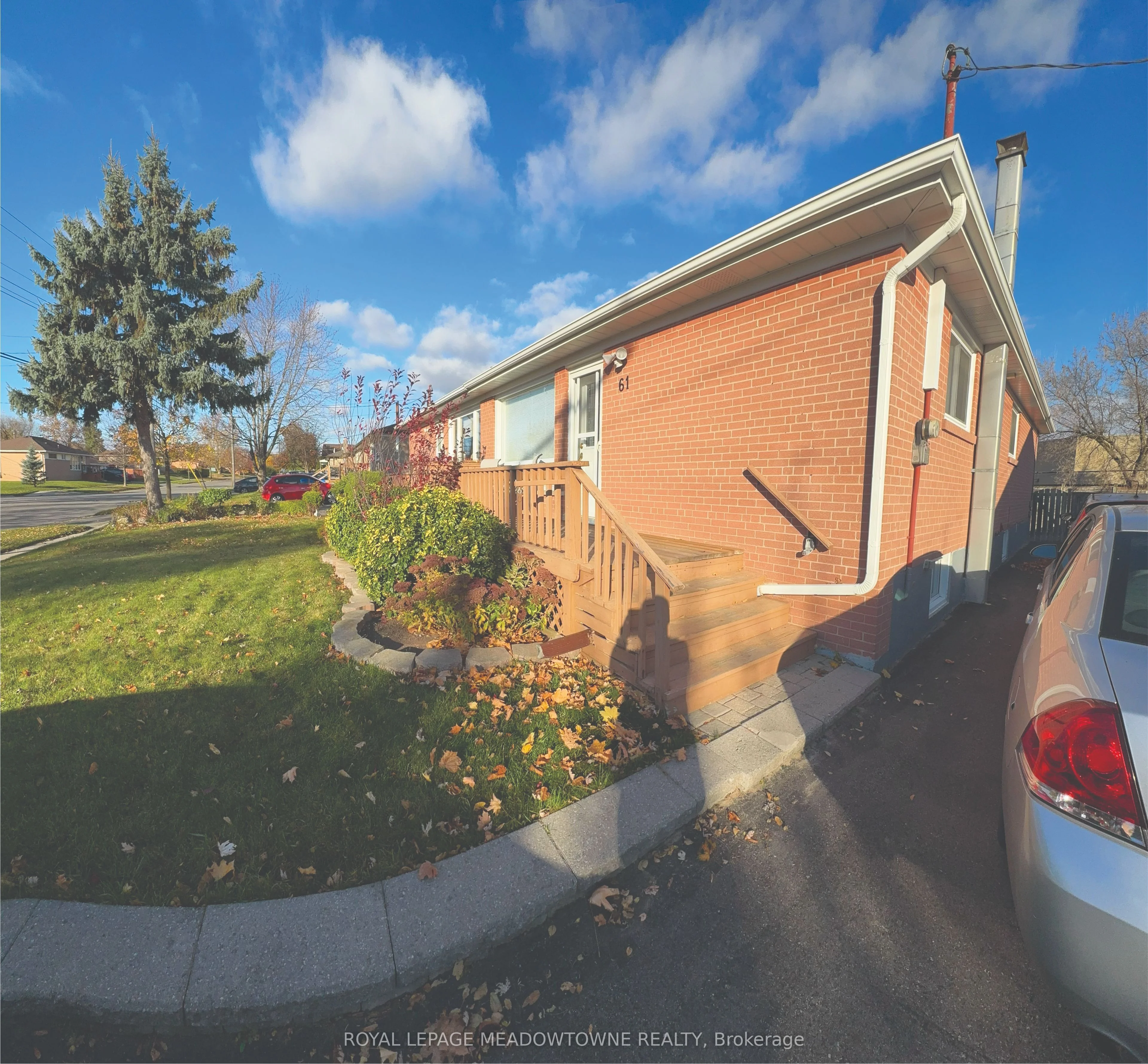 61 Raylawn Crescent, Halton Hills, ON L7G 4M6