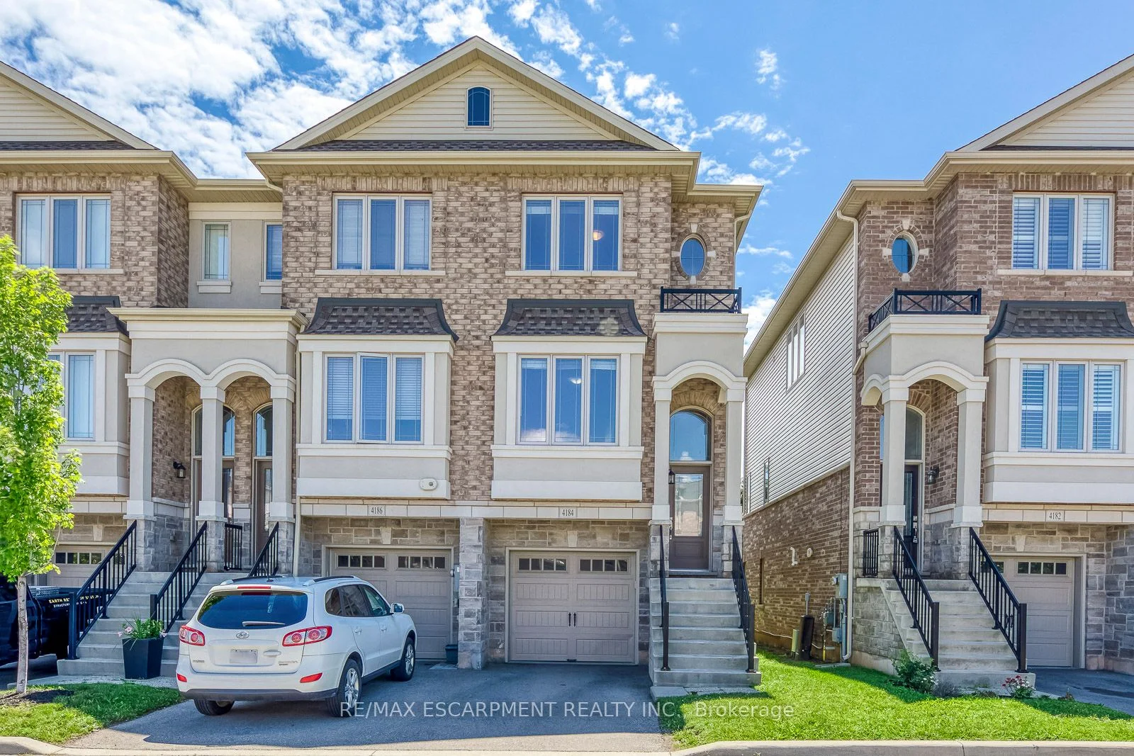 Att/Row/Townhouse in Burlington