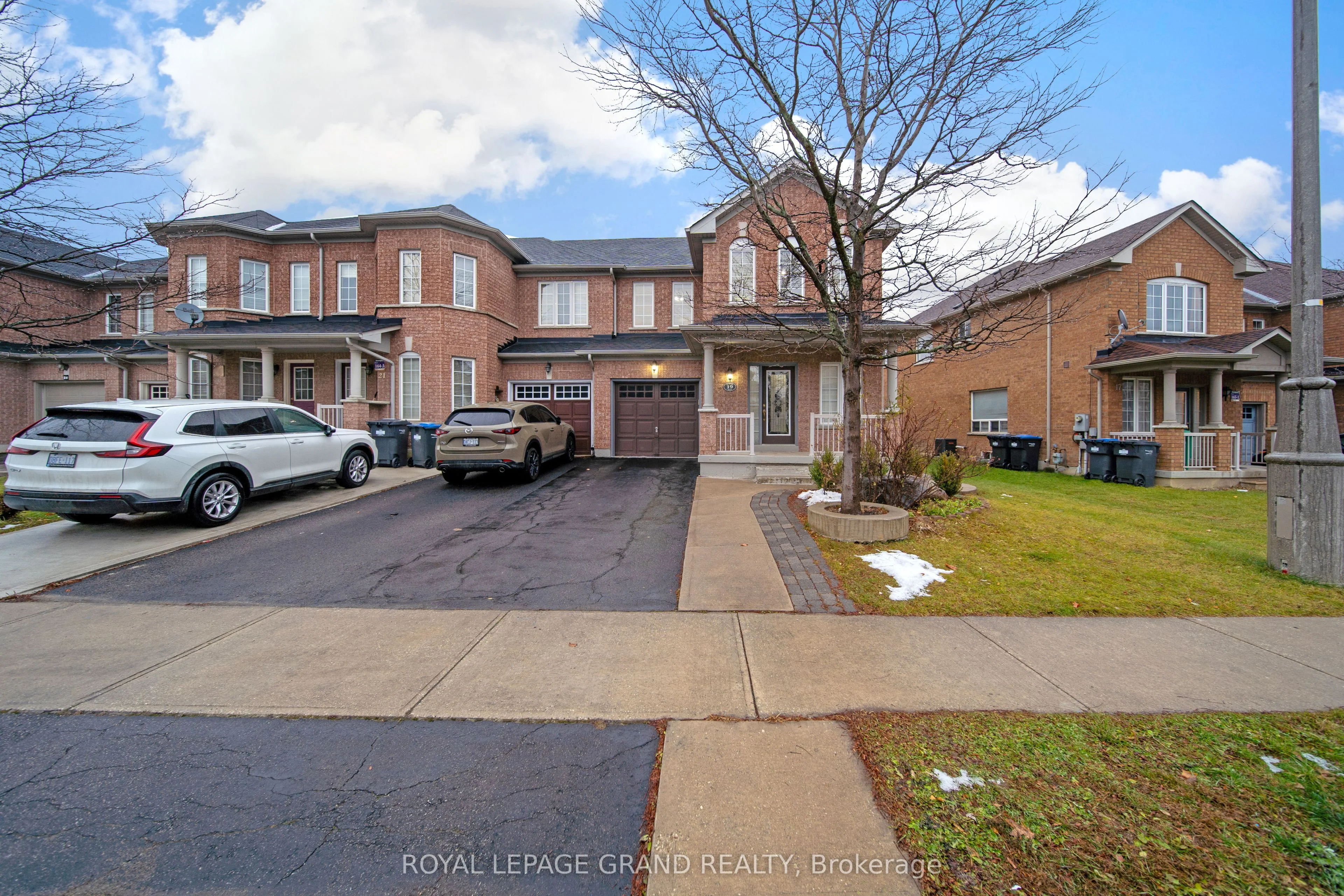 Att/Row/Townhouse in Brampton