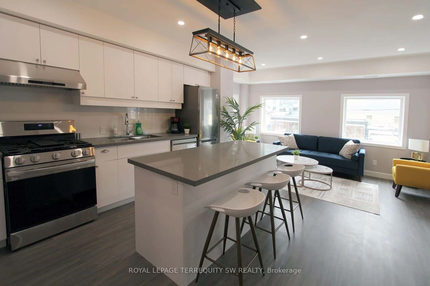 2134 Dundas Street W UPPER, Toronto W01, ON M6R 1X2