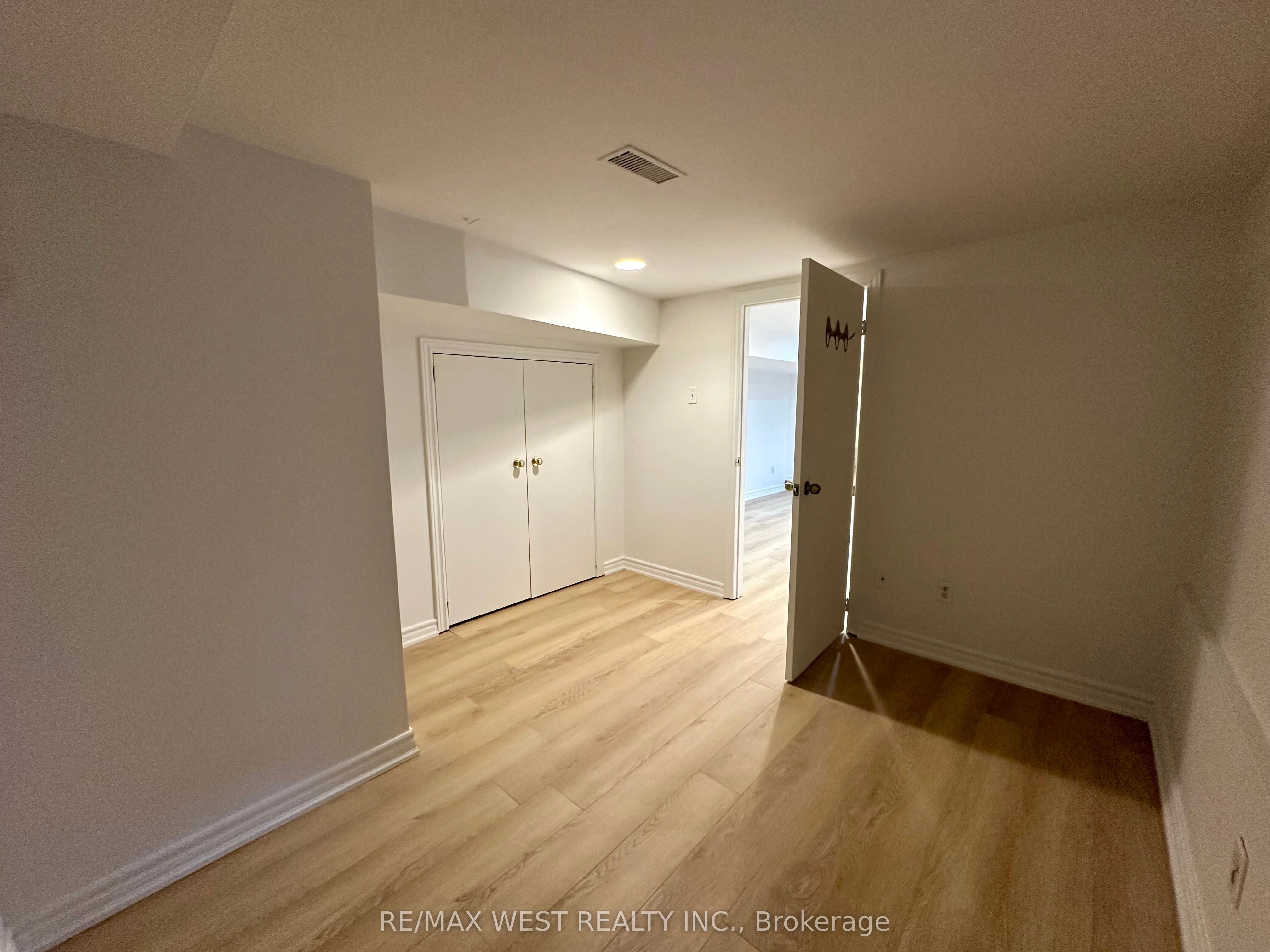 105 Sunnyside Avenue Bsmt, Toronto W01, ON M6R 2P1