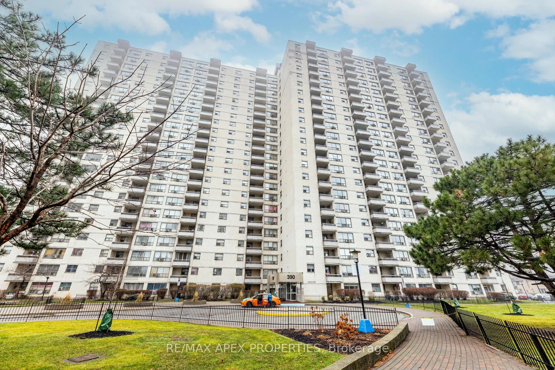 390 Dixon Road 402, Toronto W09, On M9r 1t4