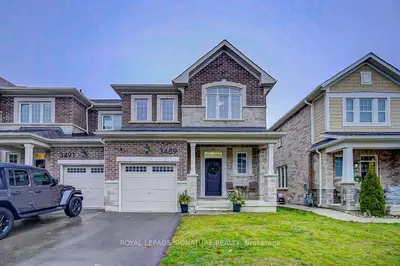 Att/Row/Townhouse in Oakville