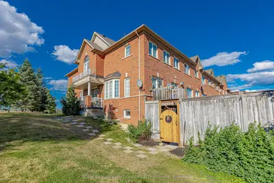 Condo Townhouse in Mississauga