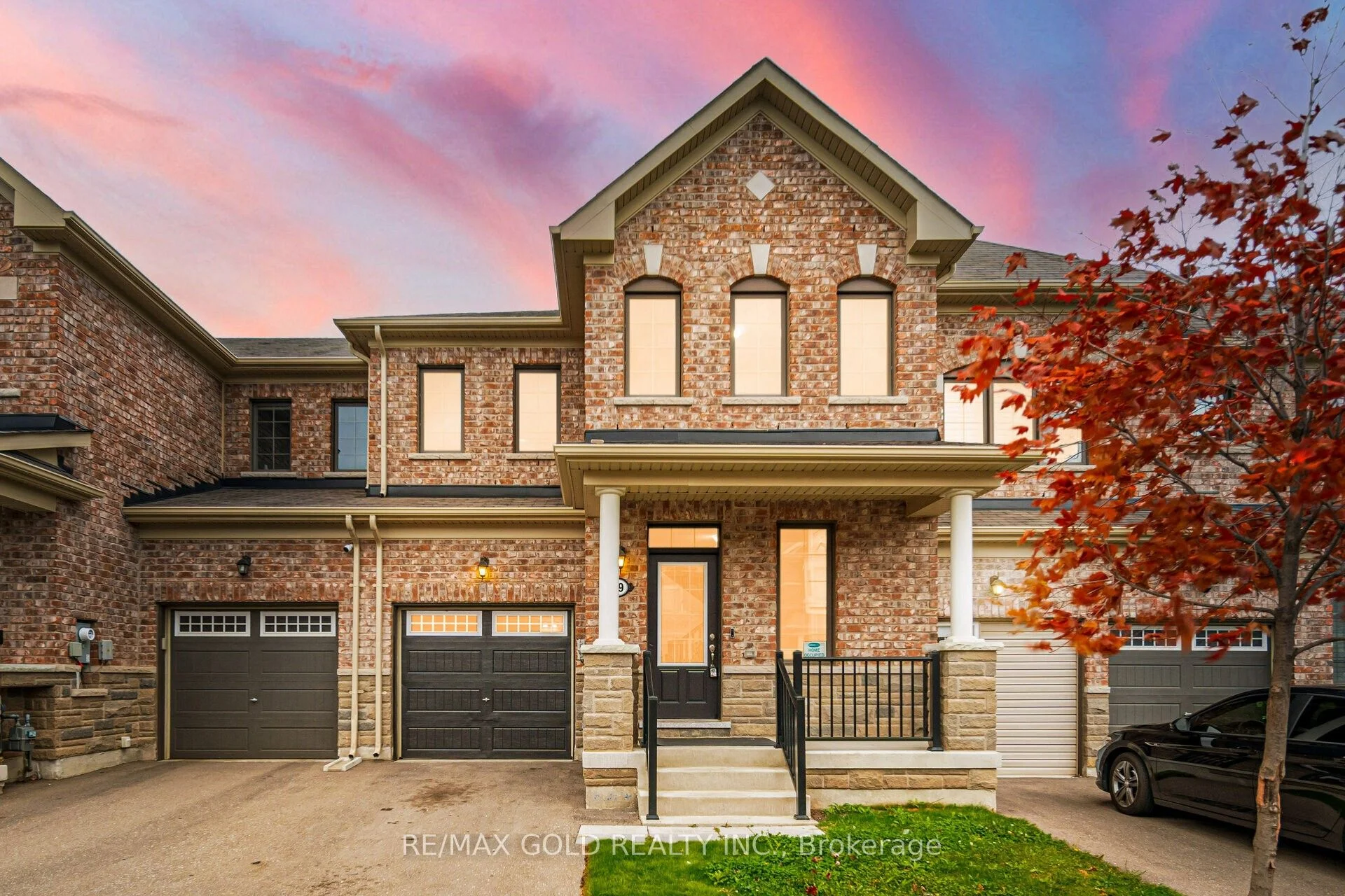 Att/Row/Townhouse in Brampton