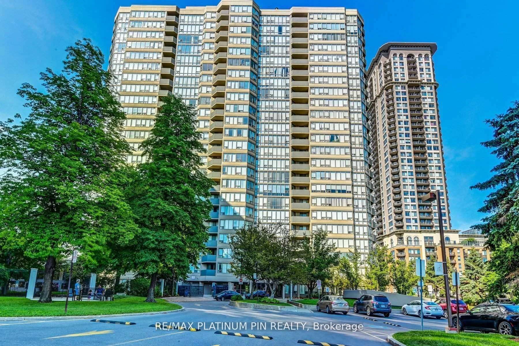 330 Rathburn Road W 1403, Mississauga, On L5b 3y1