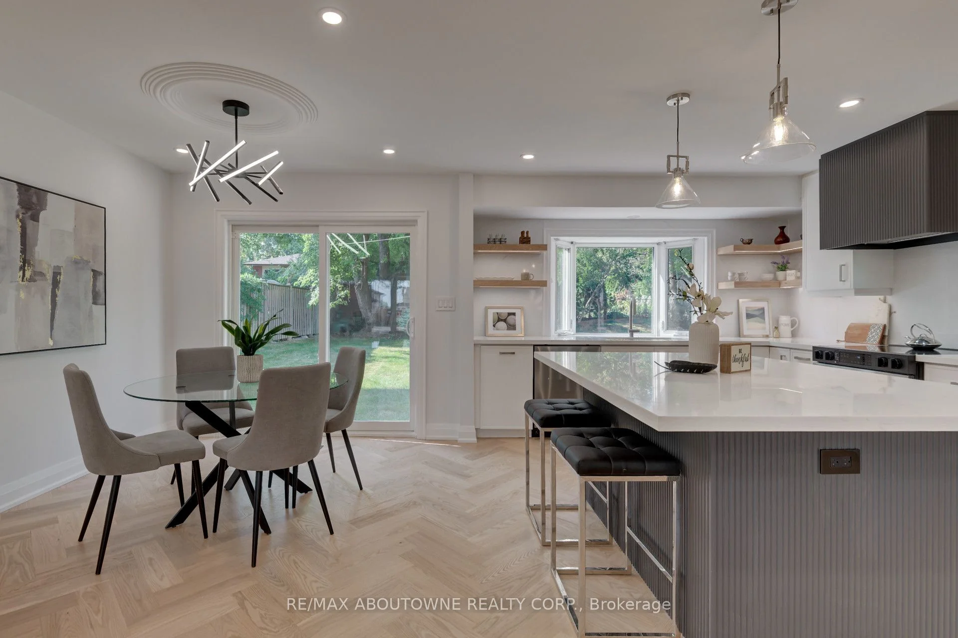 2435 Cyprus Avenue, Burlington, On L7p 1g5