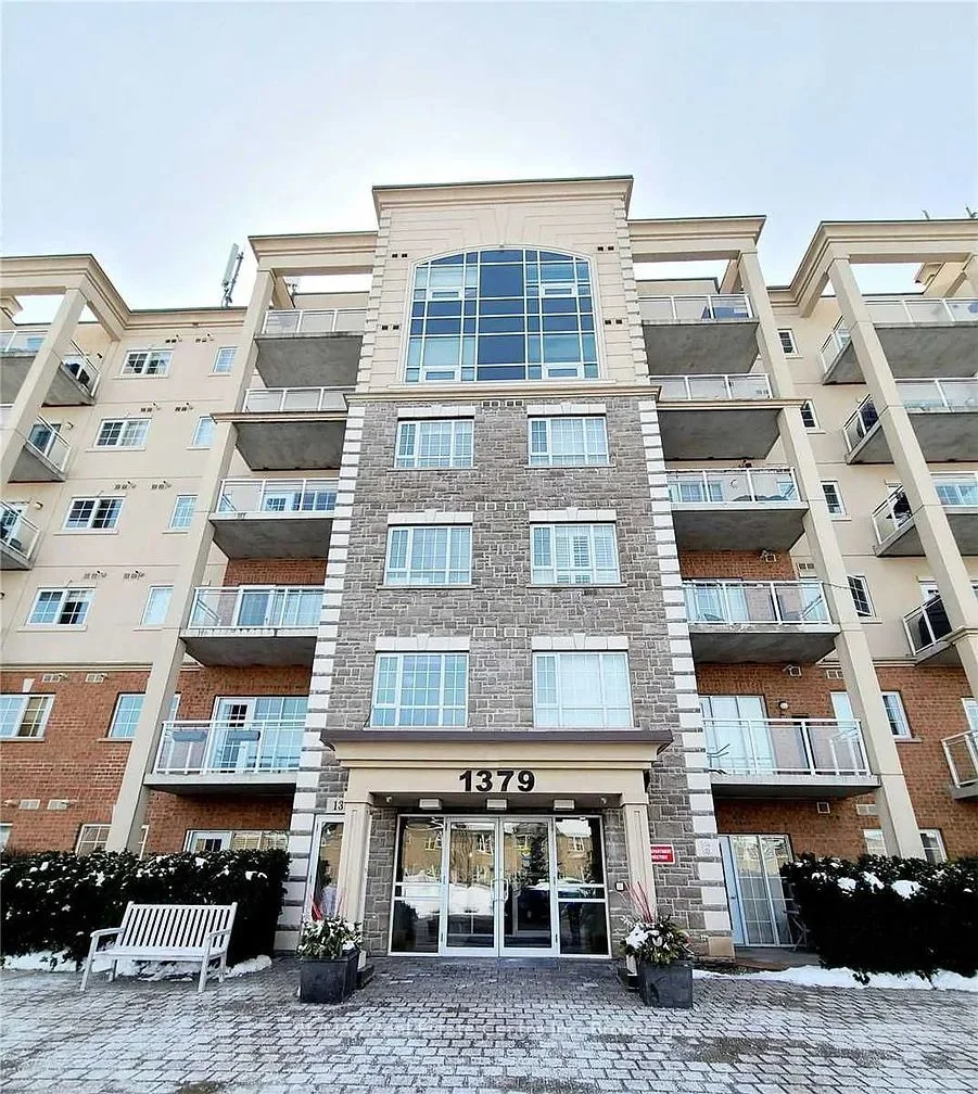 Condo Apartment in Milton