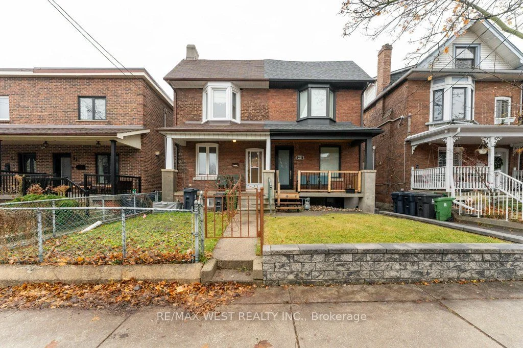 26 Greenlaw Avenue, Toronto W03, On M6h 3v5