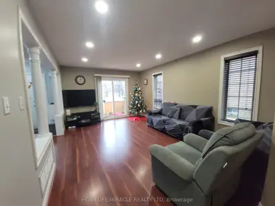 Att/Row/Townhouse in Brampton