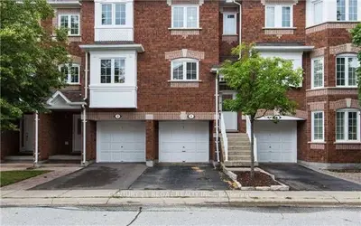 Att/Row/Townhouse in Mississauga