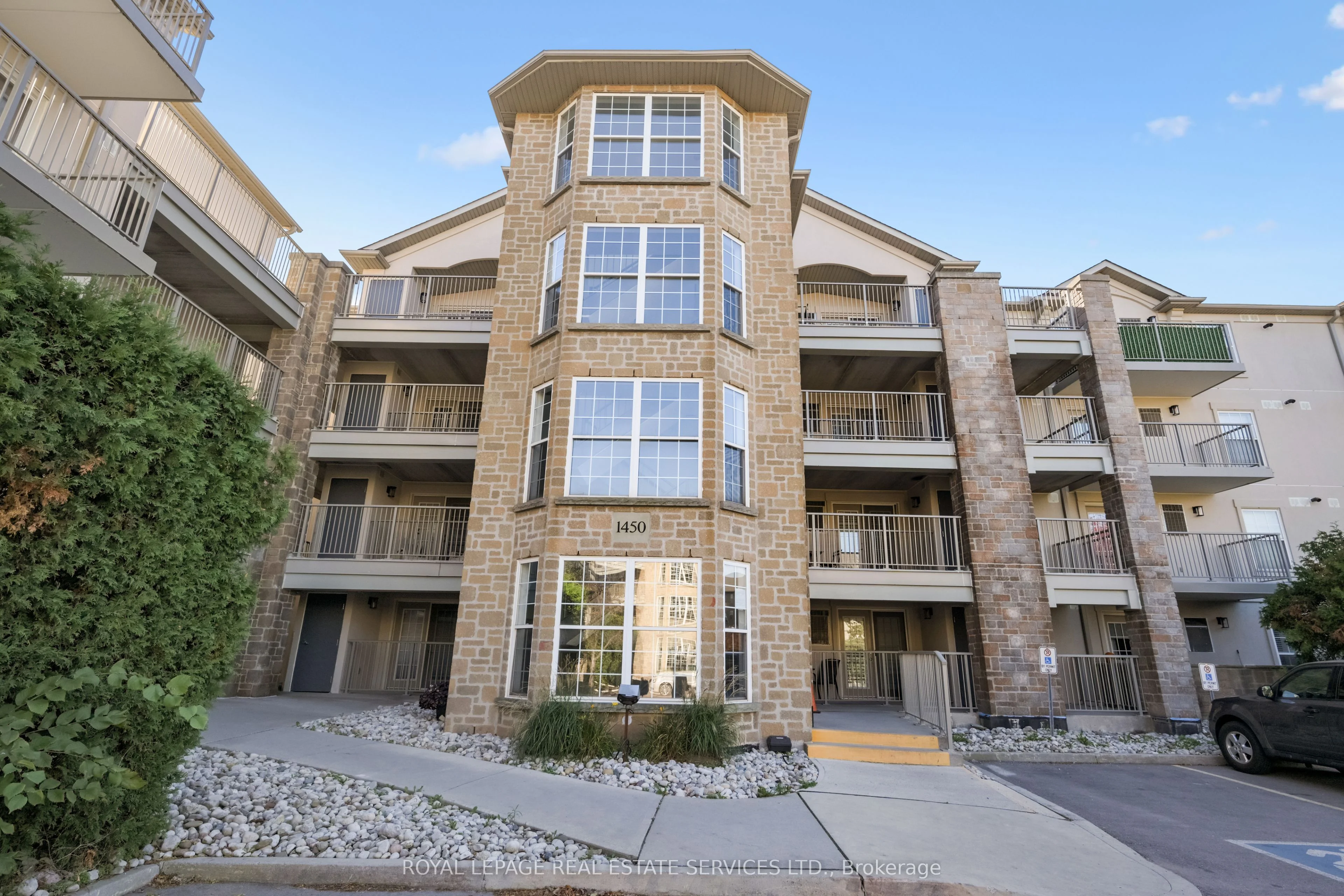 Condo Apartment in Oakville