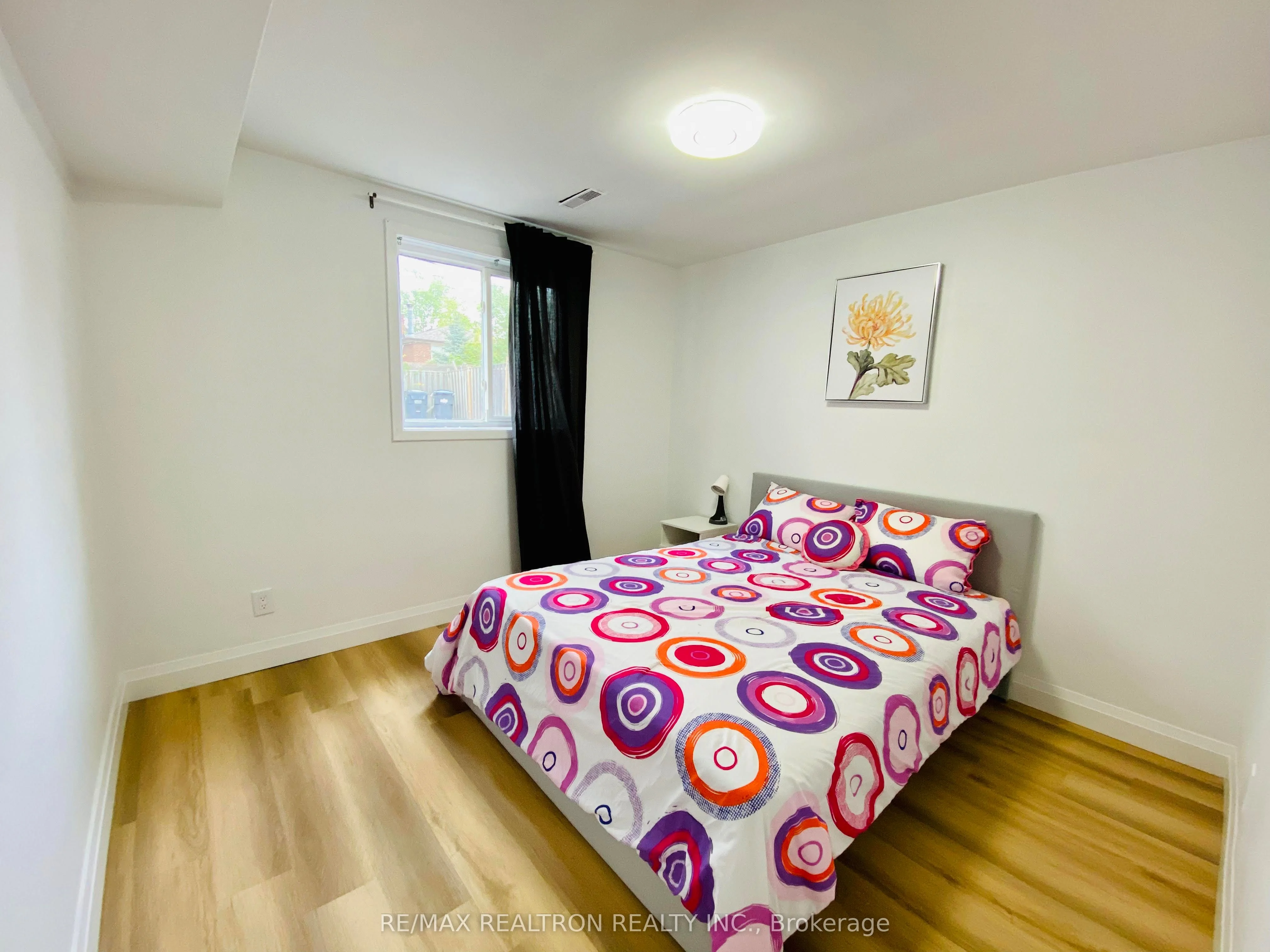881 Escobar Crescent, Mississauga, ON L5V 2S6