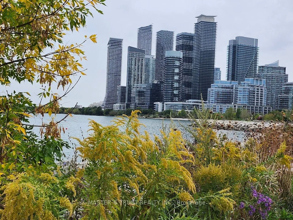 56 Annie Craig Drive 4205, Toronto W06, On M8v 0c5
