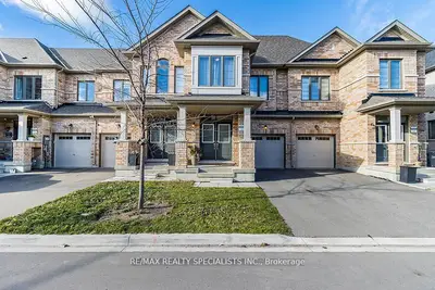 Att/Row/Townhouse in Brampton