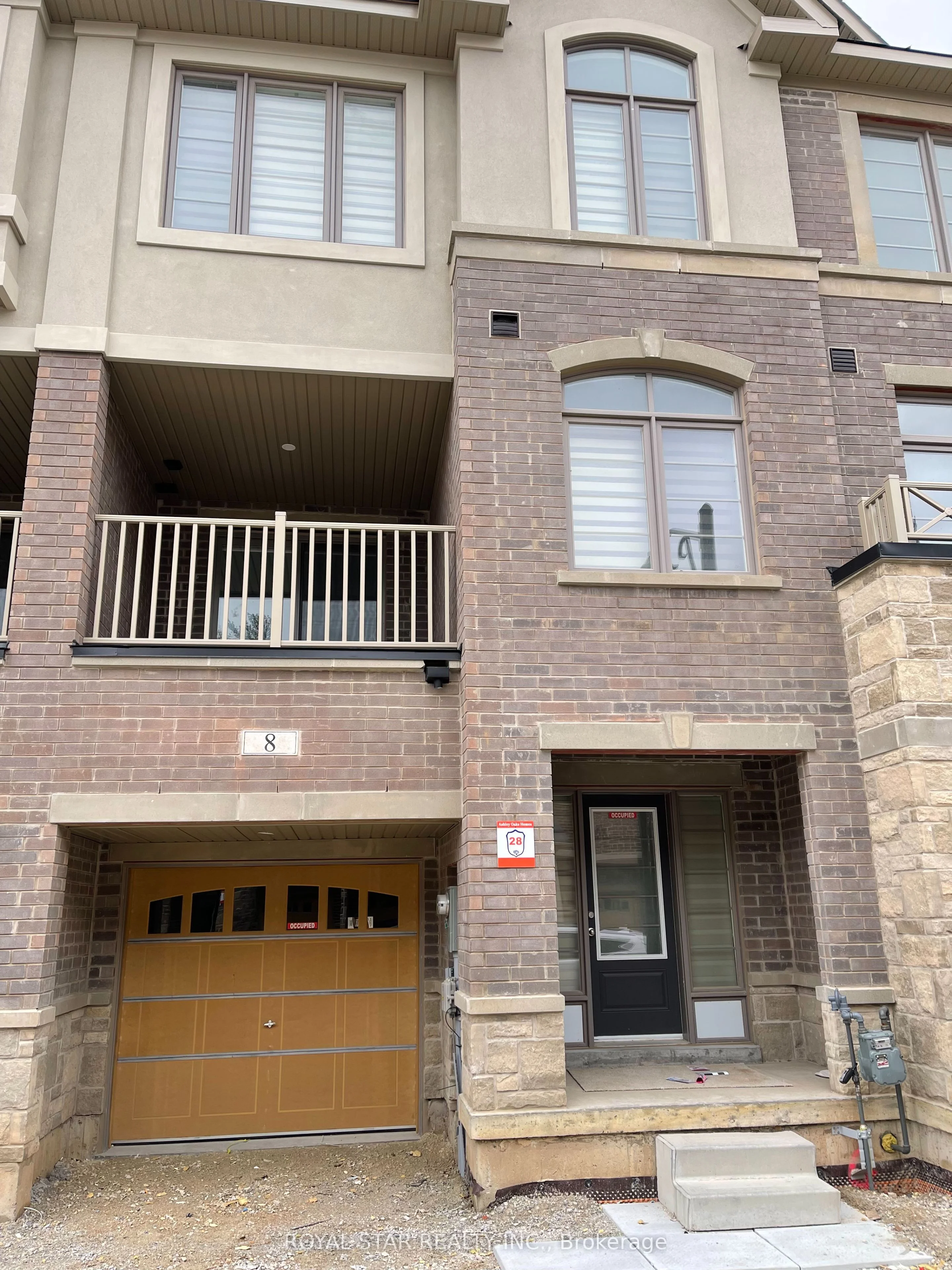 Att/Row/Townhouse in Brampton