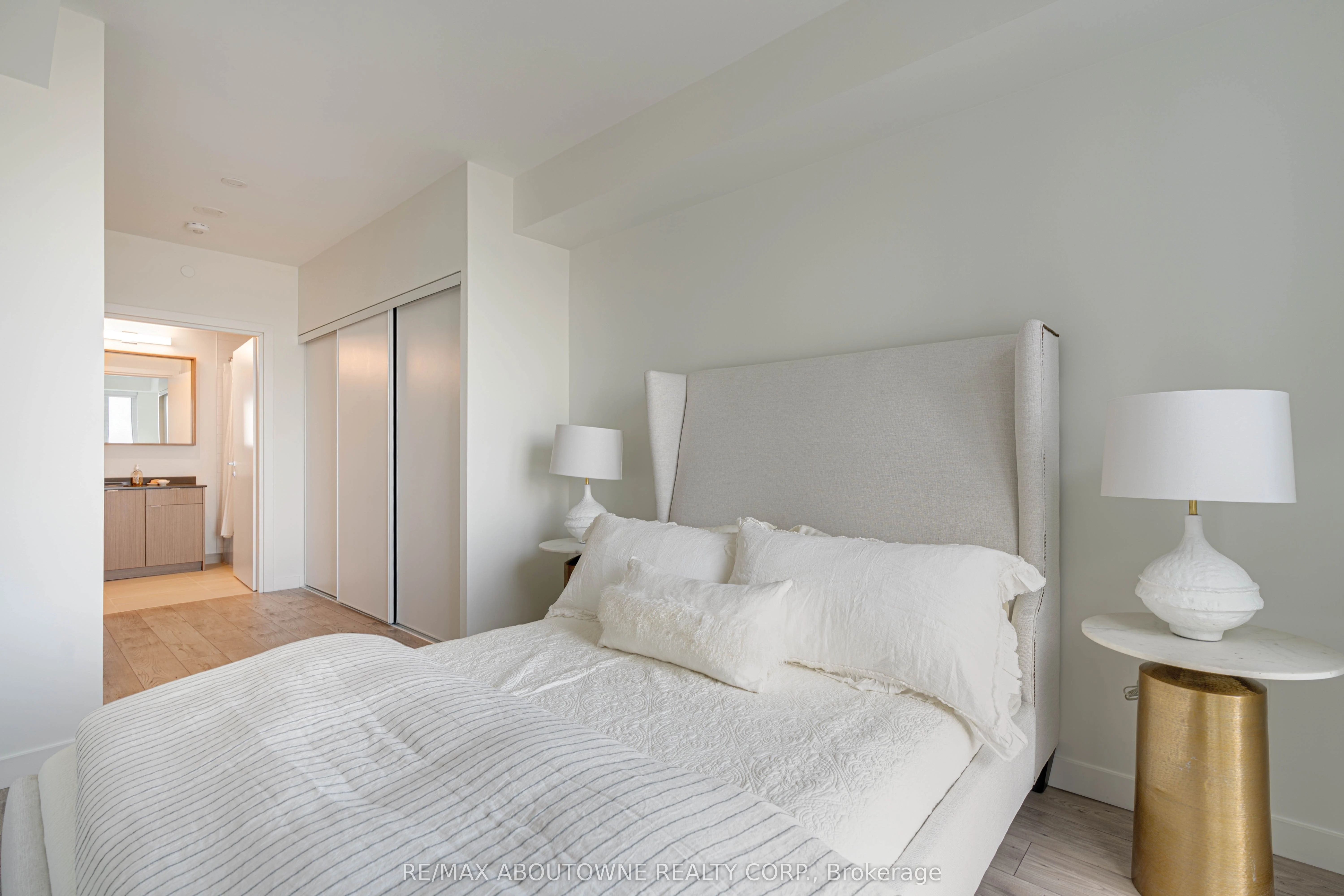 125 Bronte Road A1009, Oakville, ON L6L 3C1