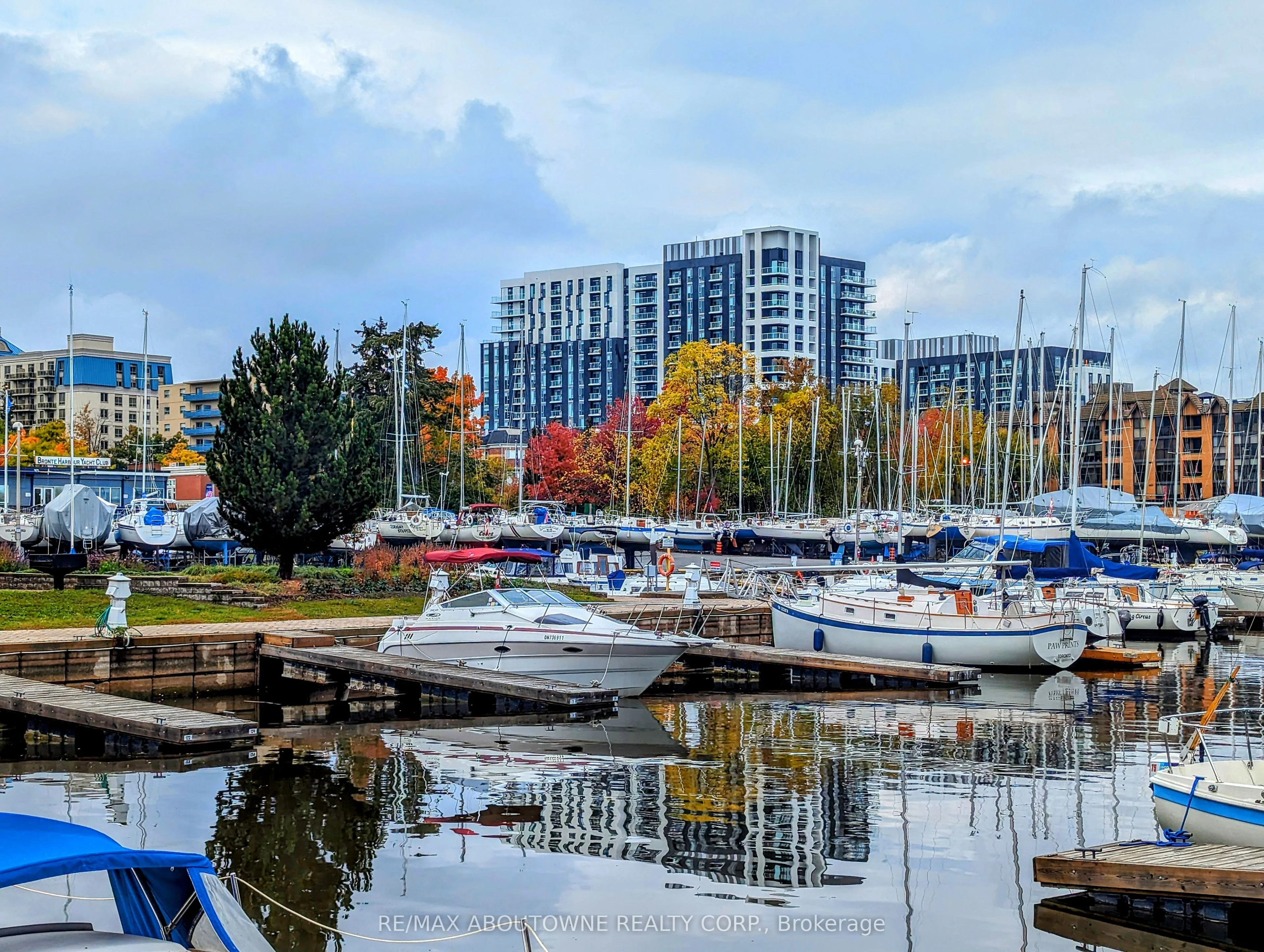 Condo Apartment in Oakville