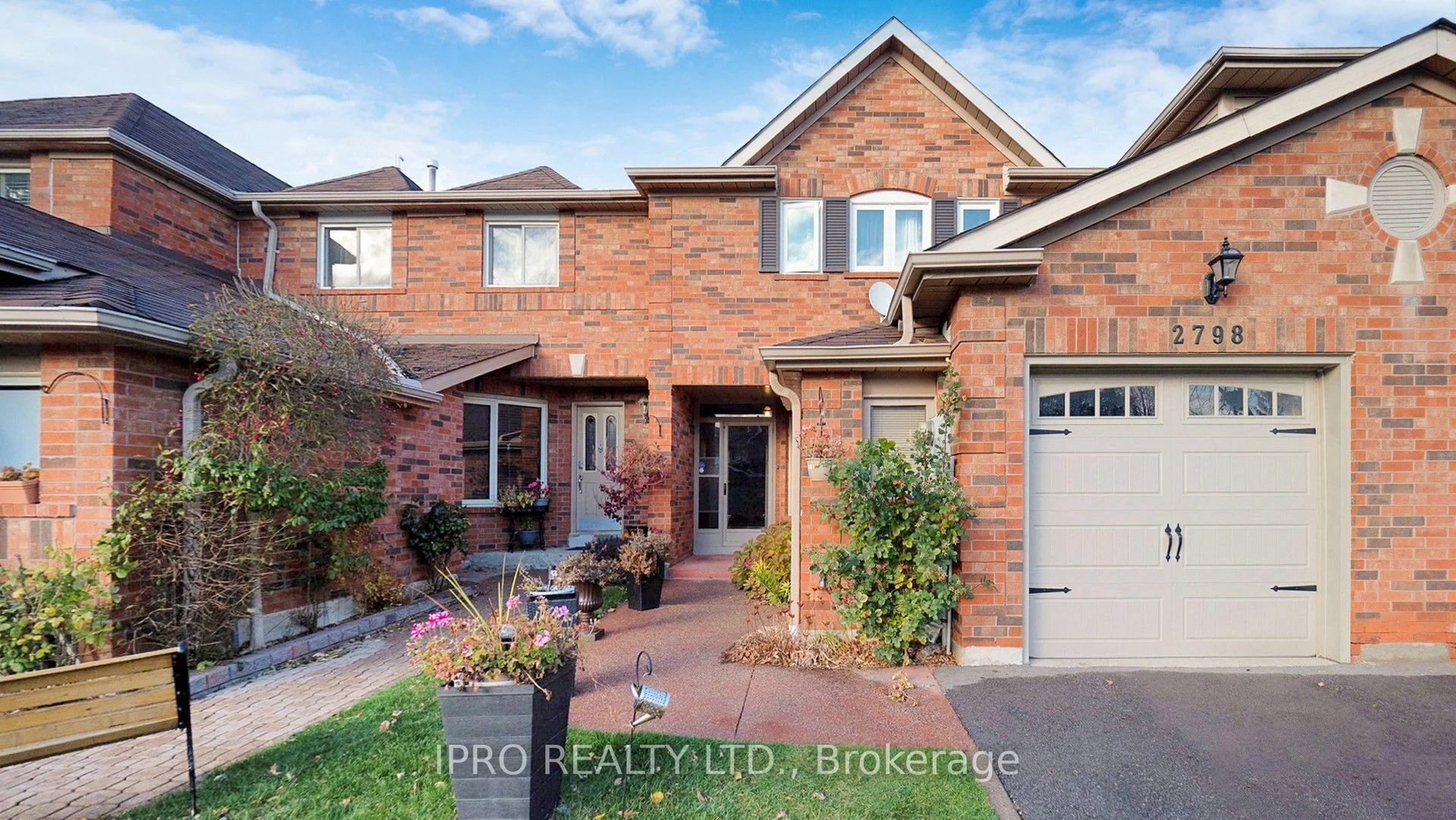 Att/Row/Townhouse in Mississauga