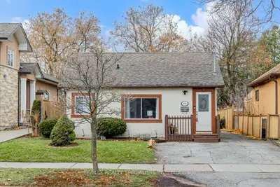 Detached in Oakville