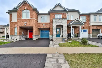 Att/Row/Townhouse in Burlington