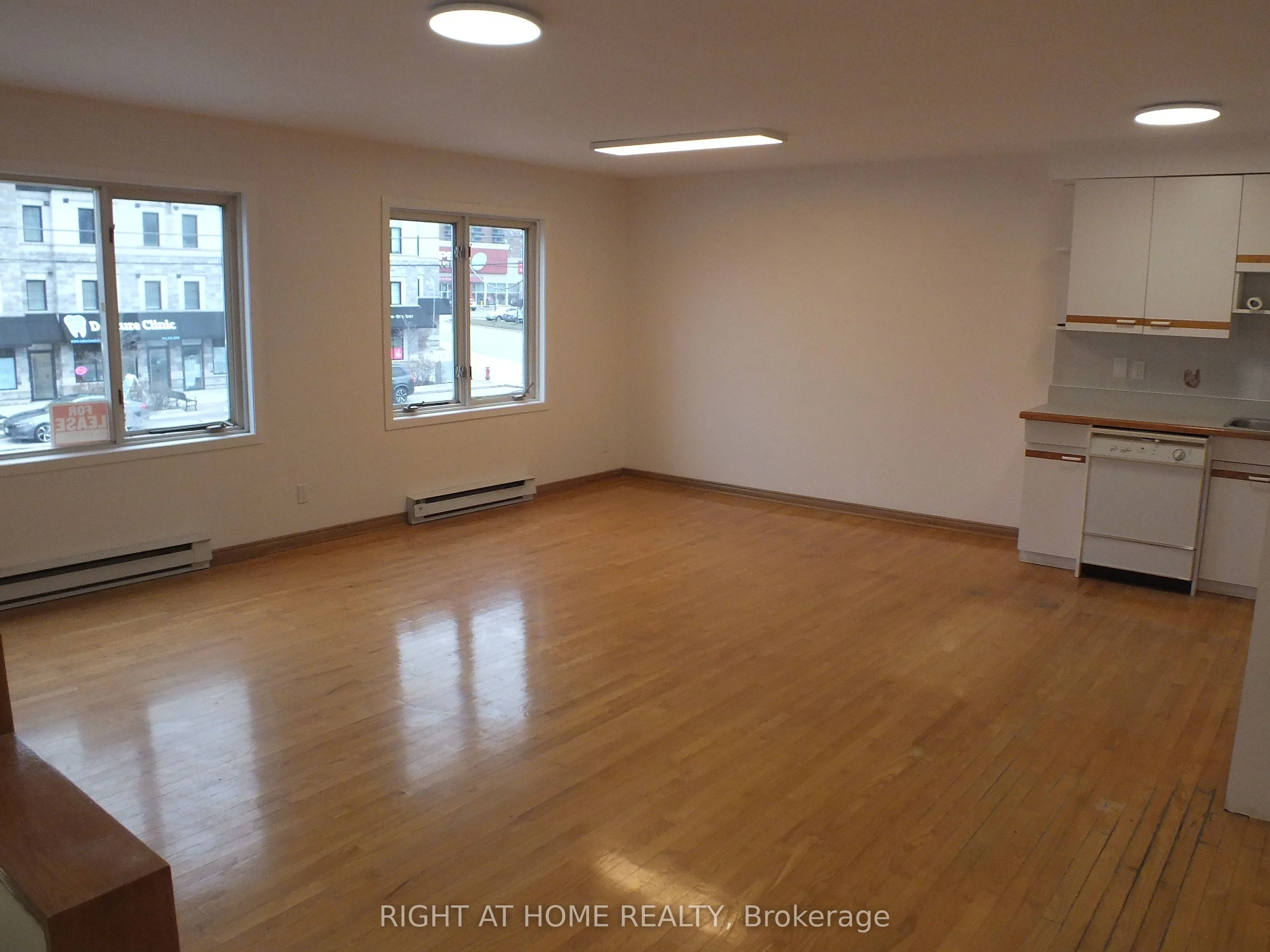 548 Lakeshore Road E, Mississauga, On L5g 1j3