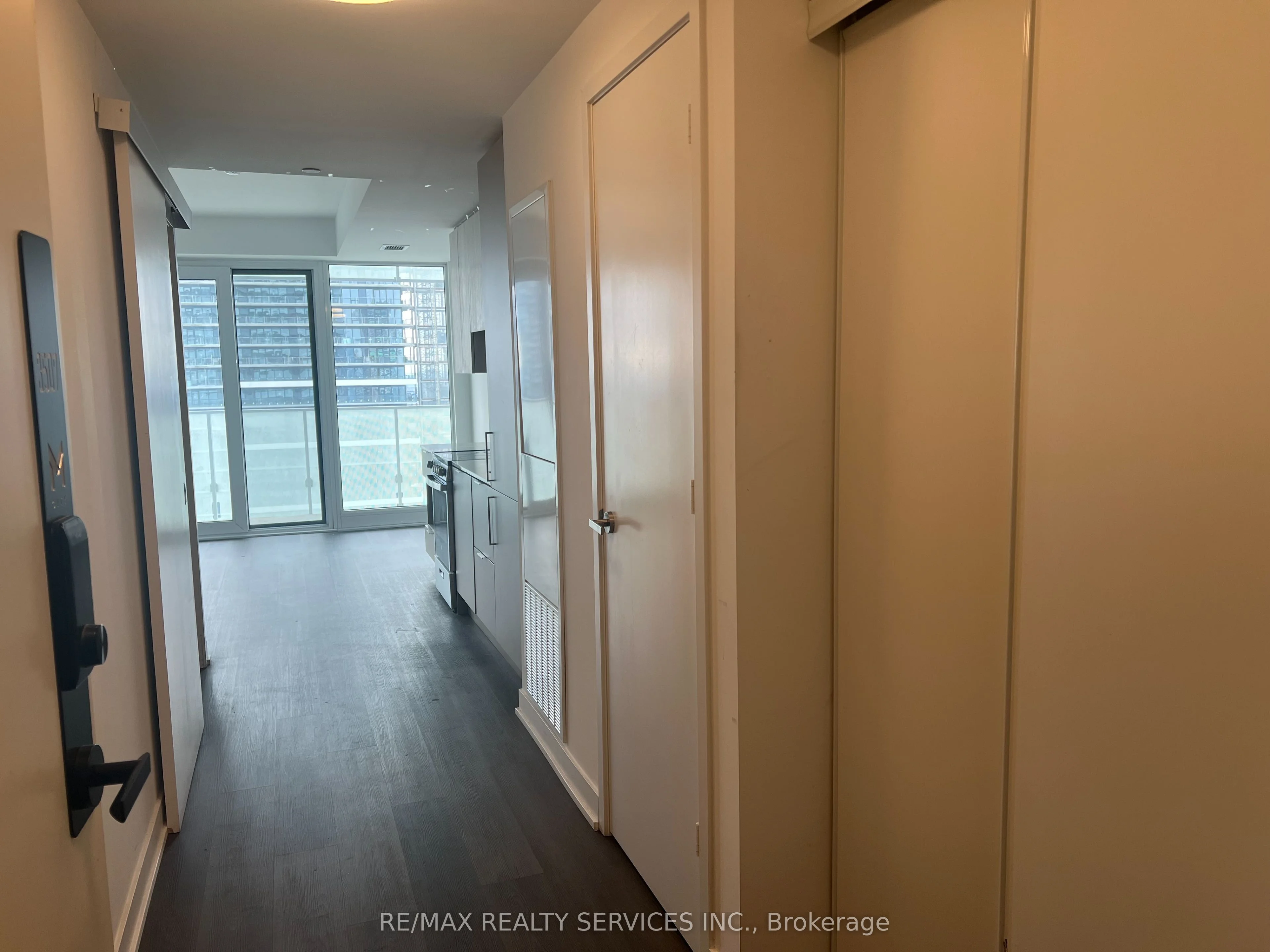 3900 Confederation Parkway 3507, Mississauga, ON L5B 0M3