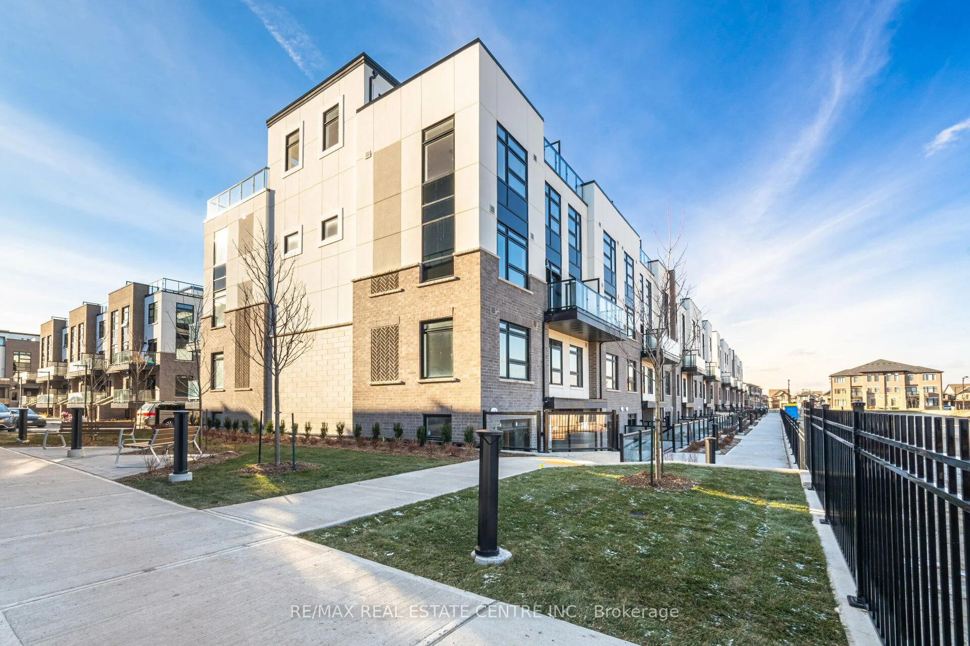 Condo Townhouse in Milton