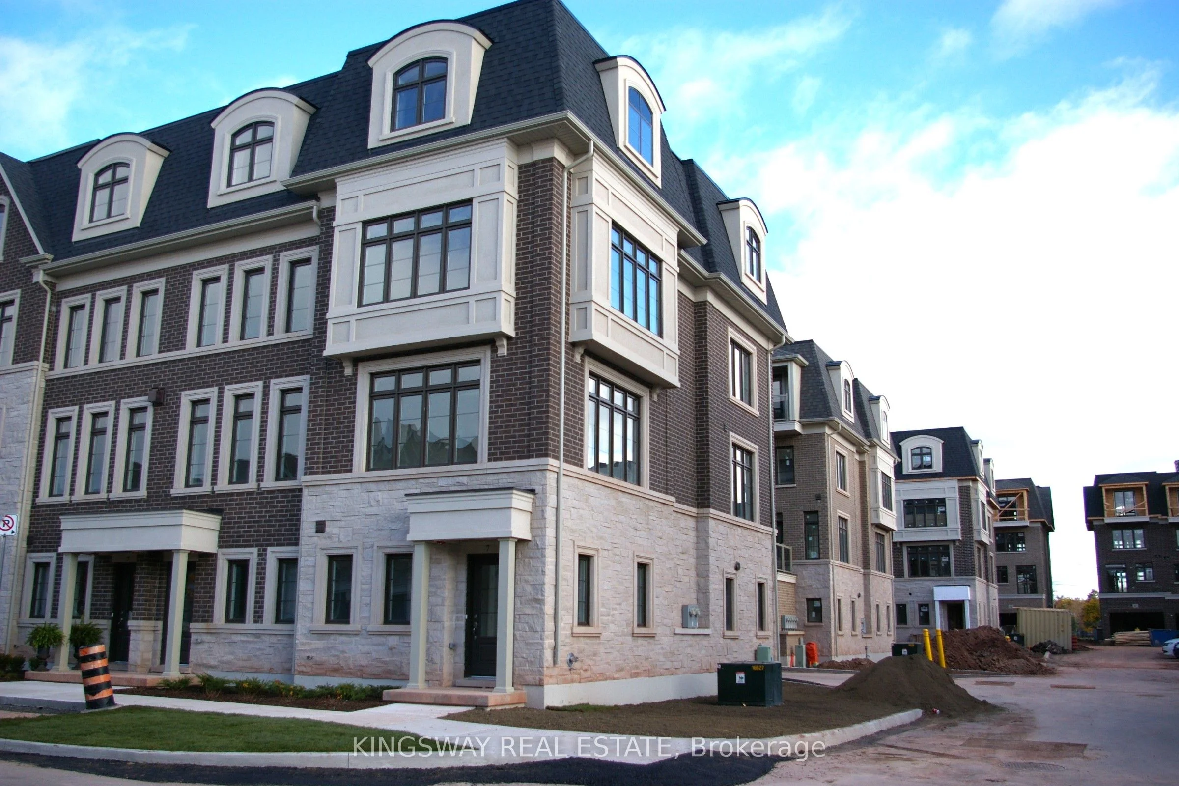 Att/Row/Townhouse in Burlington