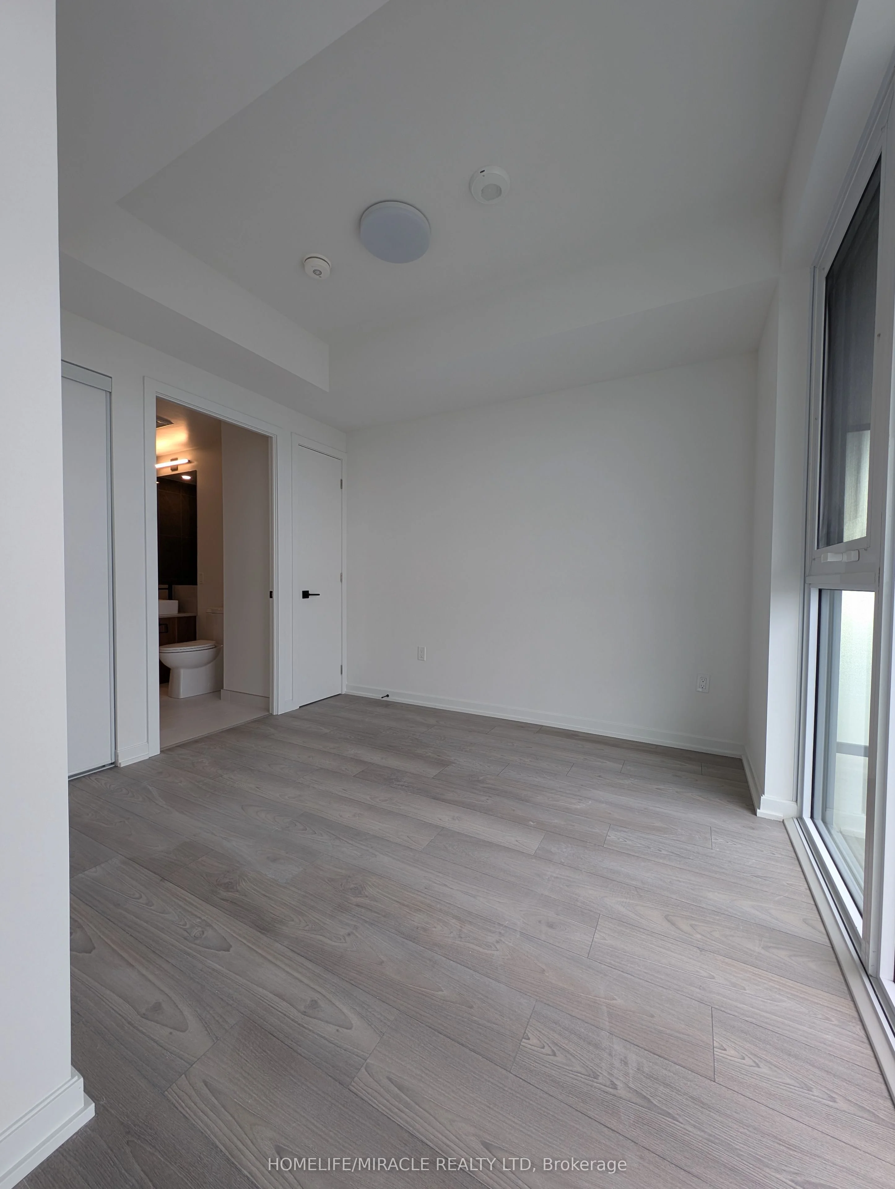1285 Dupont Street 2403, Toronto W02, ON M6H 0E3