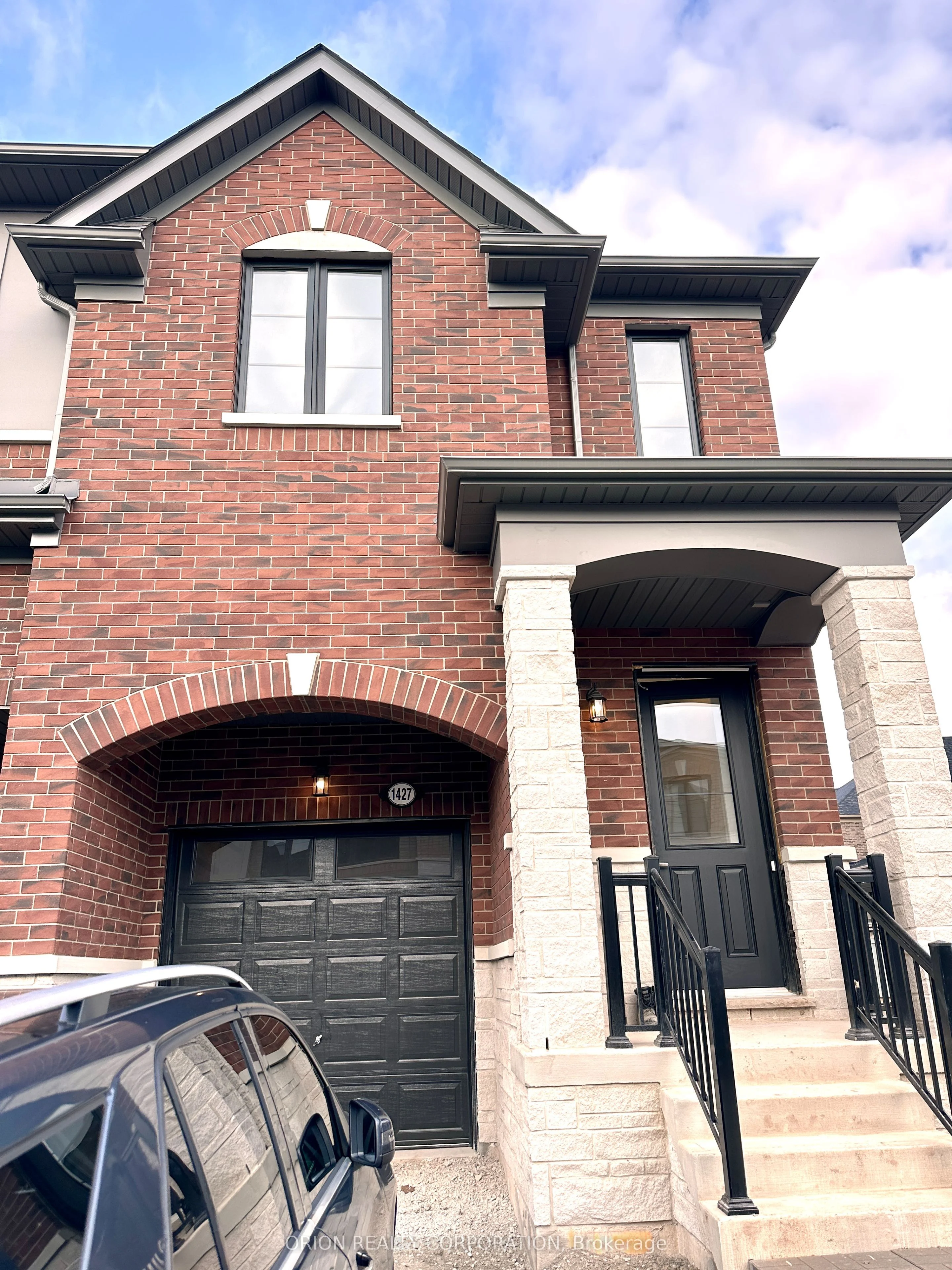 Att/Row/Townhouse in Burlington