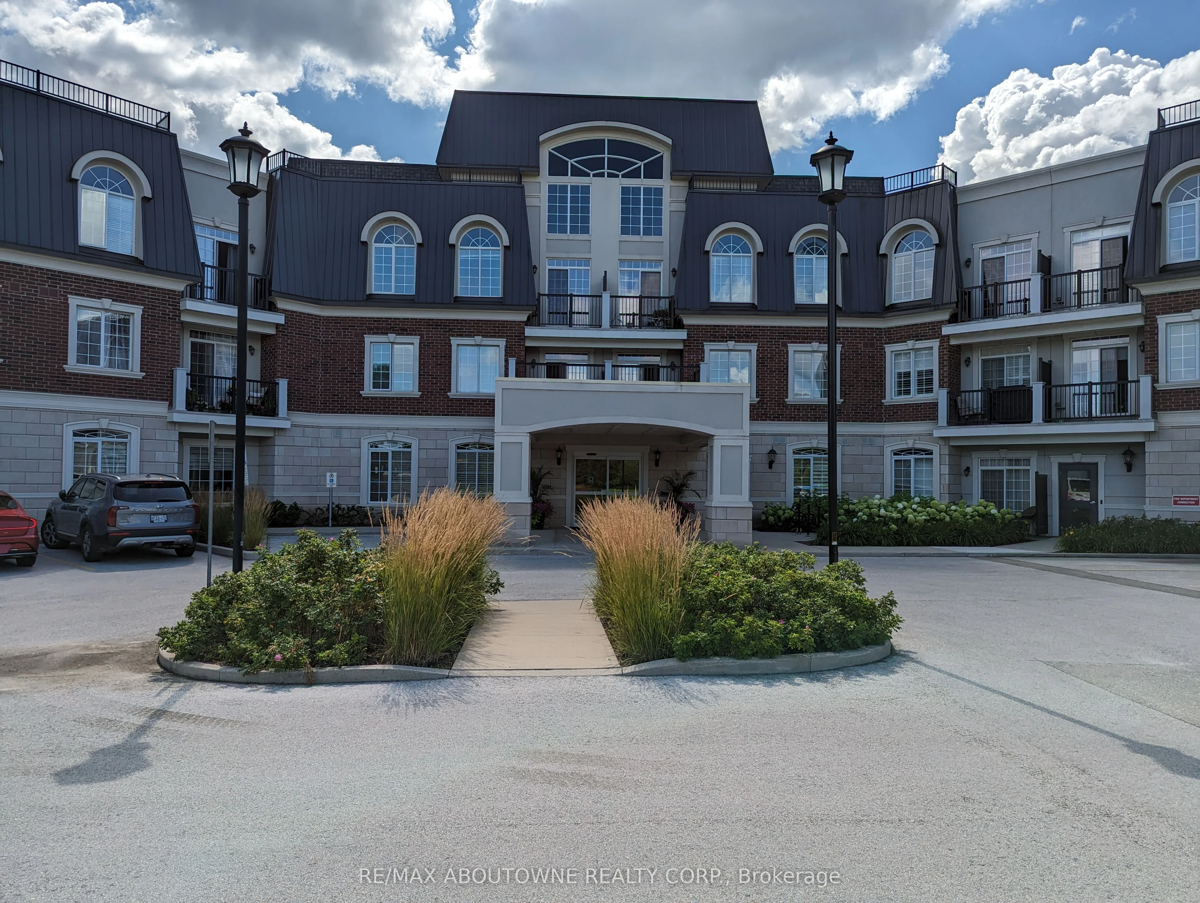 Condo Apartment in Oakville