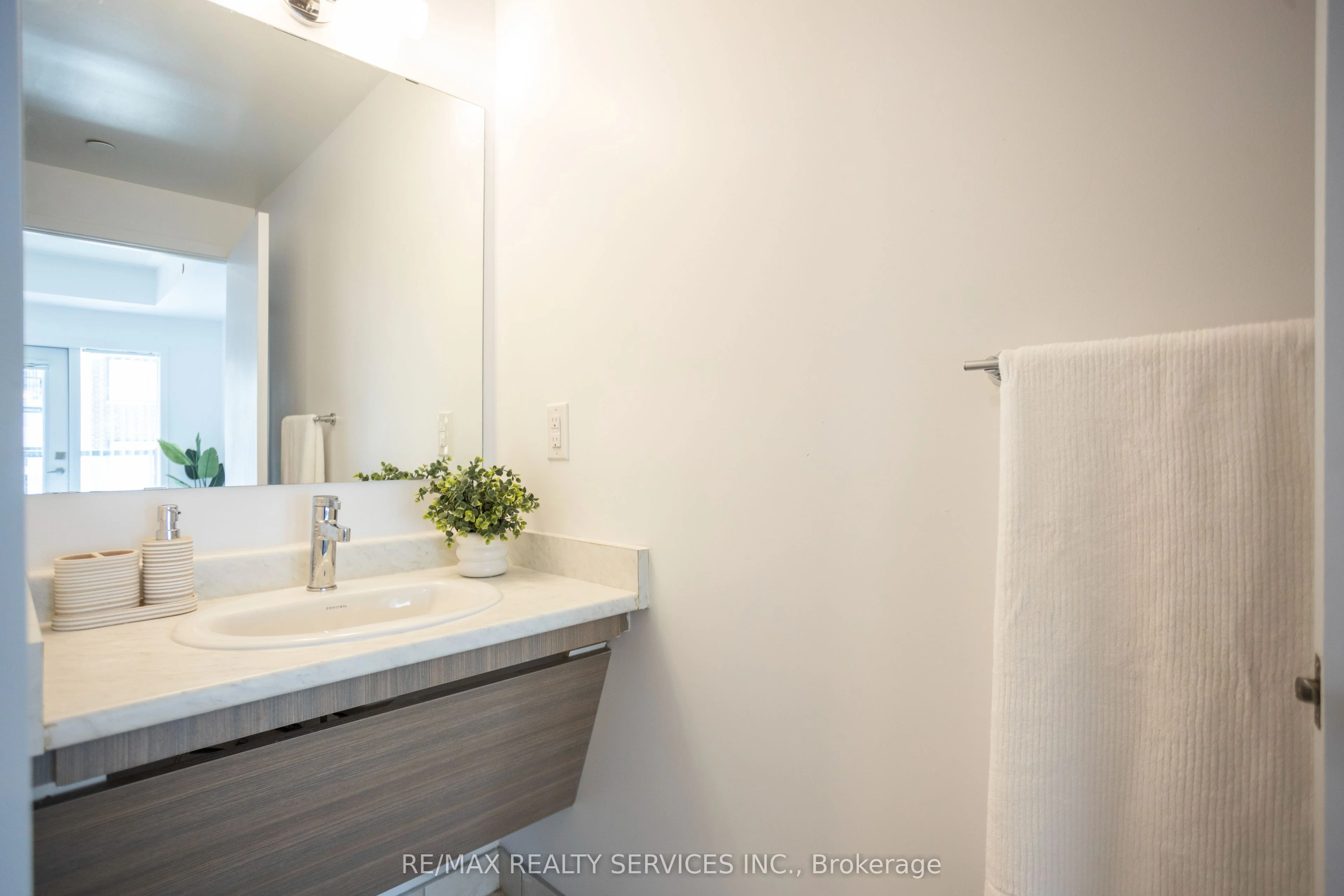120 Canon Jackson Drive 204, Toronto W04, ON M6M 0B8
