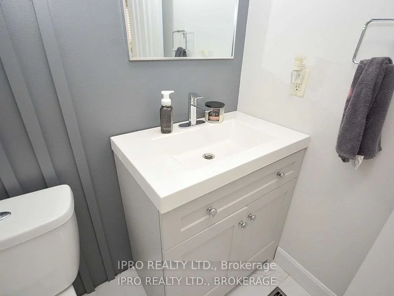 2024 Blue Jay Boulevard, Oakville, ON L6M 3R4