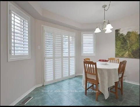 955 Southfork Drive, Mississauga, On L5v 2k6