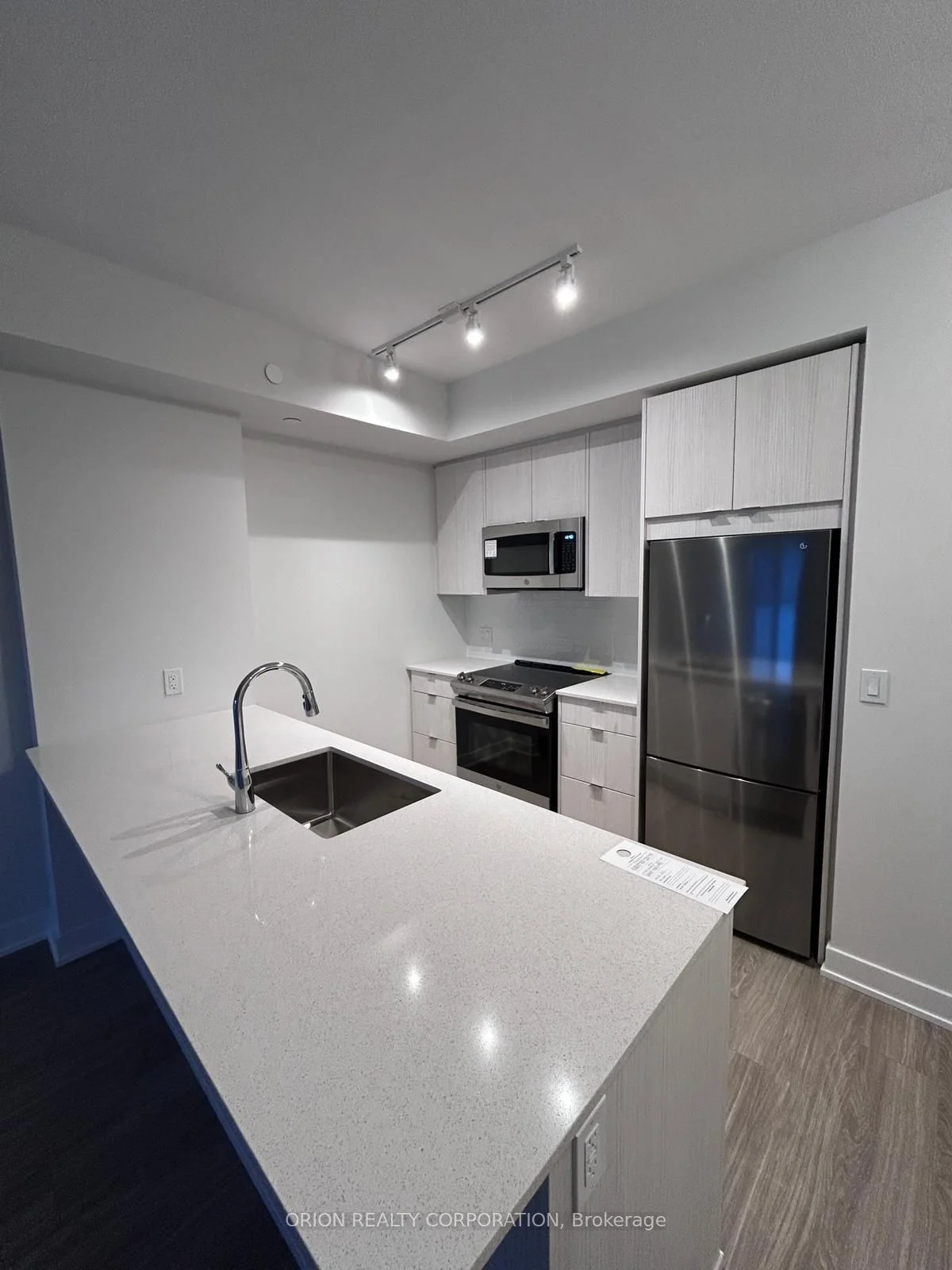 4130 Parkside Village Drive 1602, Mississauga, On L5b 3m8