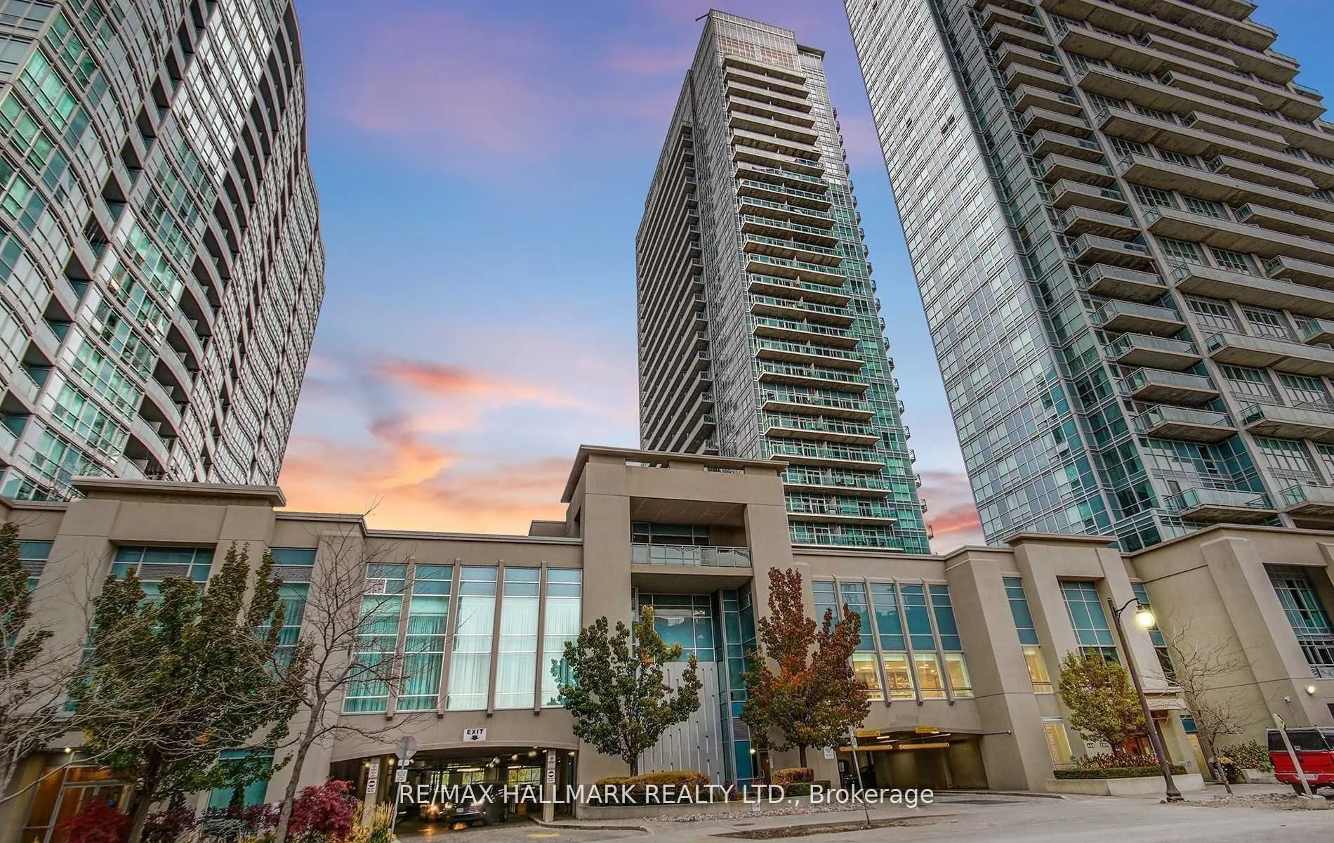165 Legion Road 629, Toronto W06, On M8y 0b3