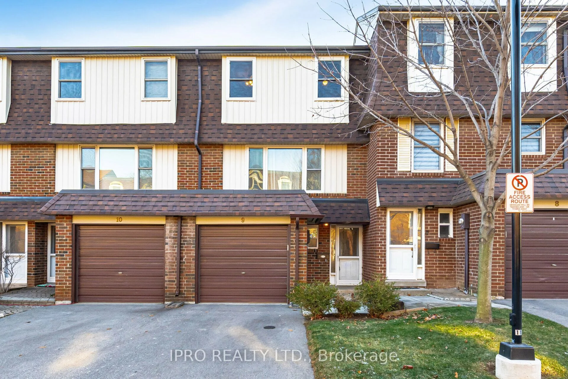 Condo Townhouse in Milton