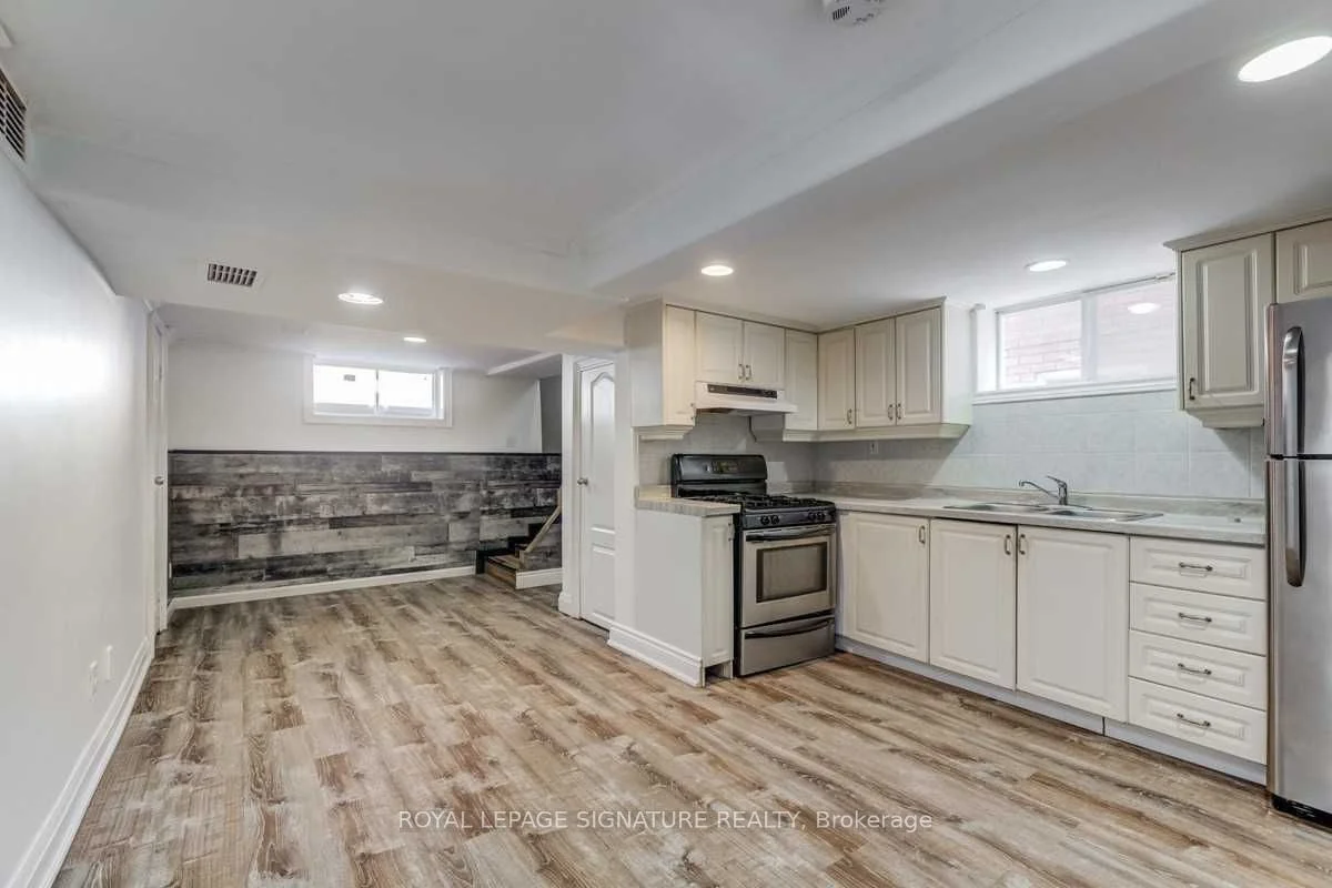 40 Holmesdale Crescent Bsmt, Toronto W03, On M6e 1y5