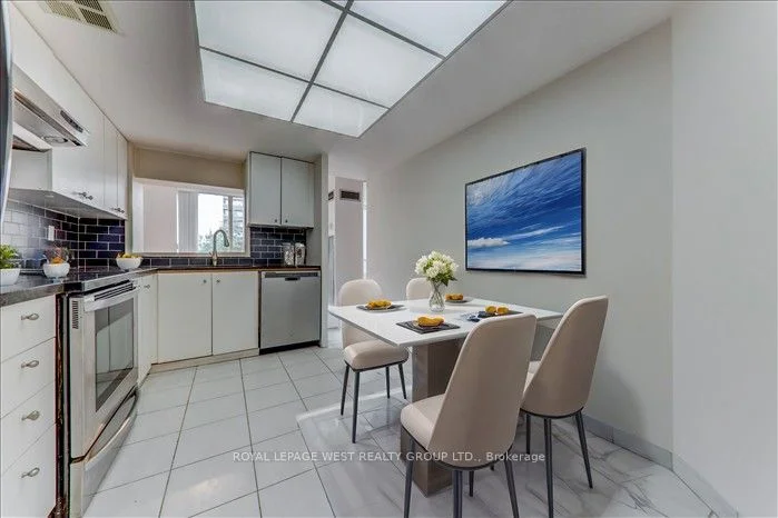 1320 Islington Avenue 201, Toronto W08, On M9a 5c6
