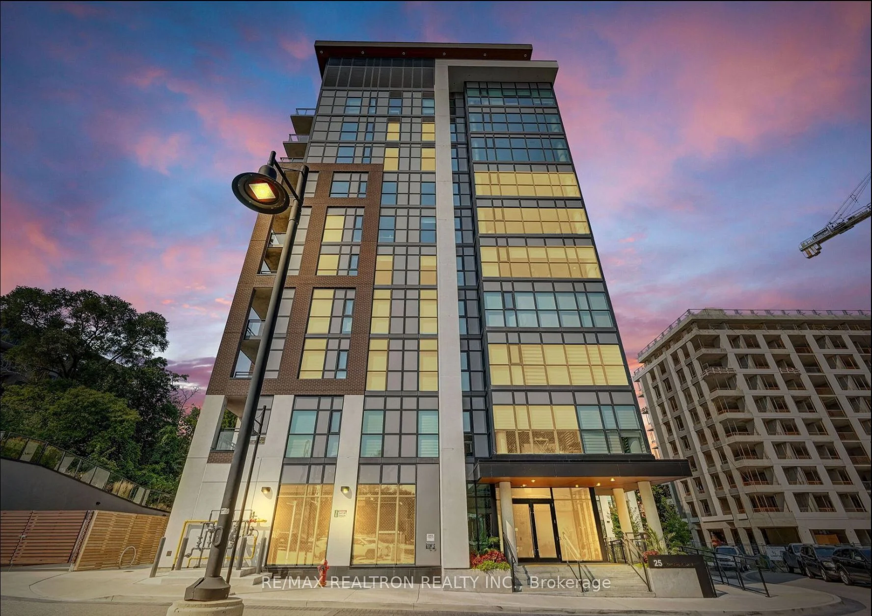25 Neighbourhood Lane 710, Toronto W07, On M8y 0c4
