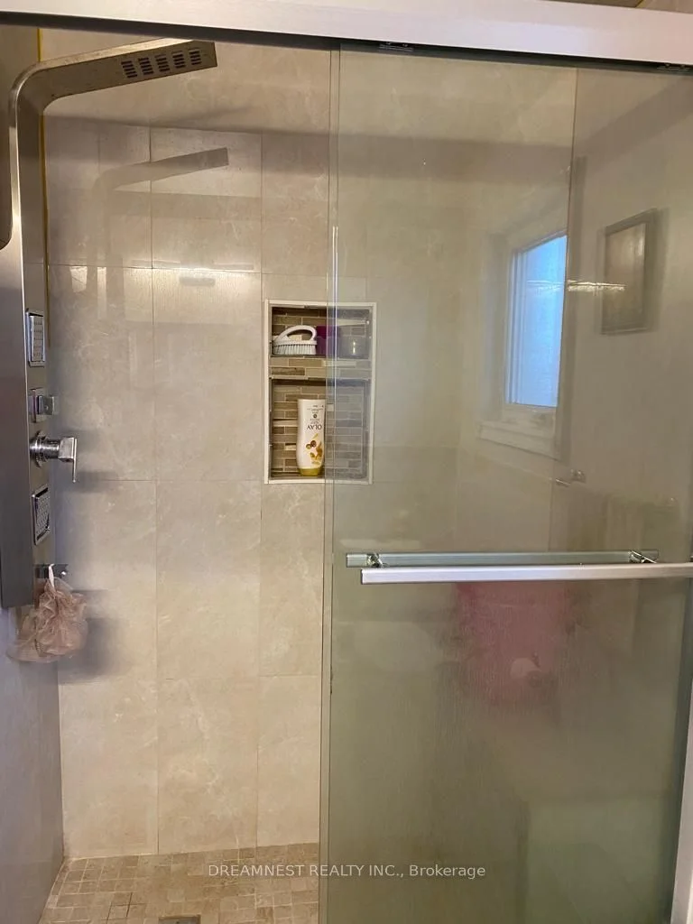 5959 Ladyburn Crescent Main, Mississauga, ON L5M 4V7