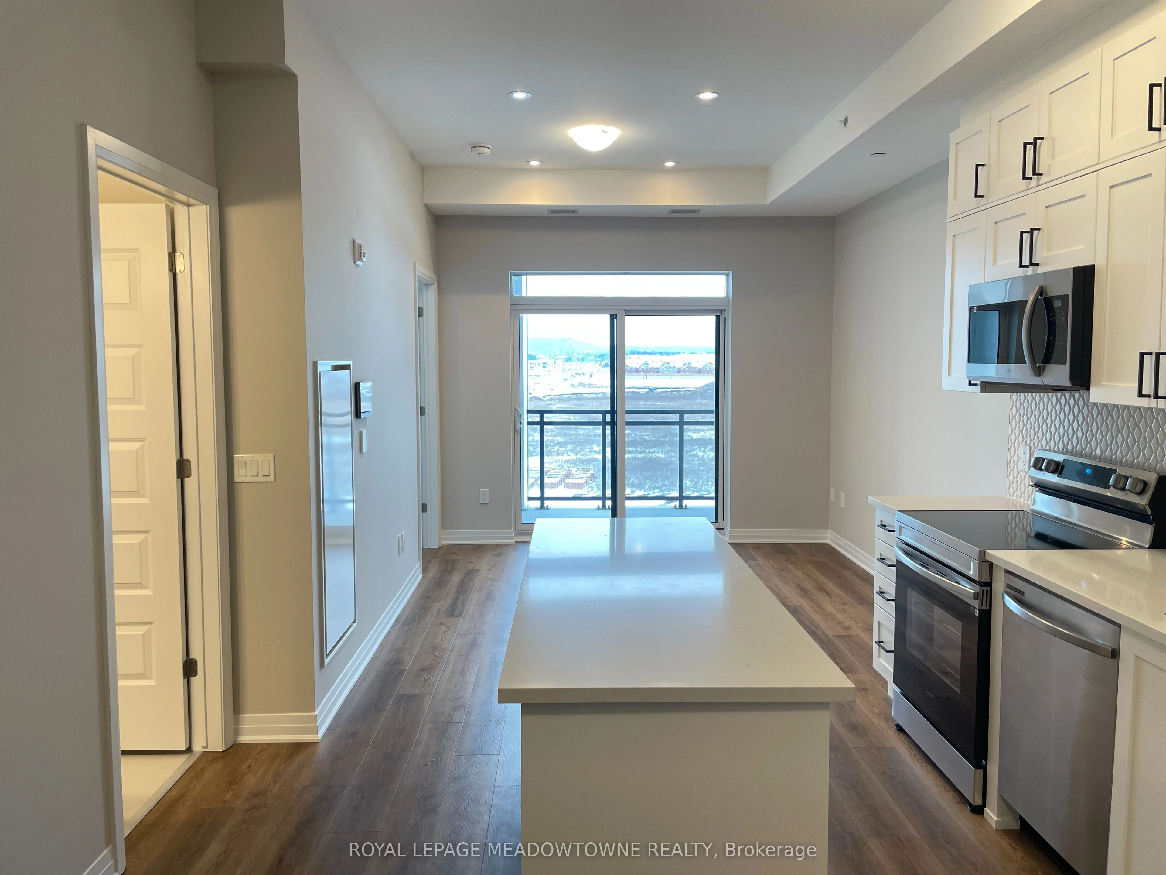 Condo Apartment in Milton