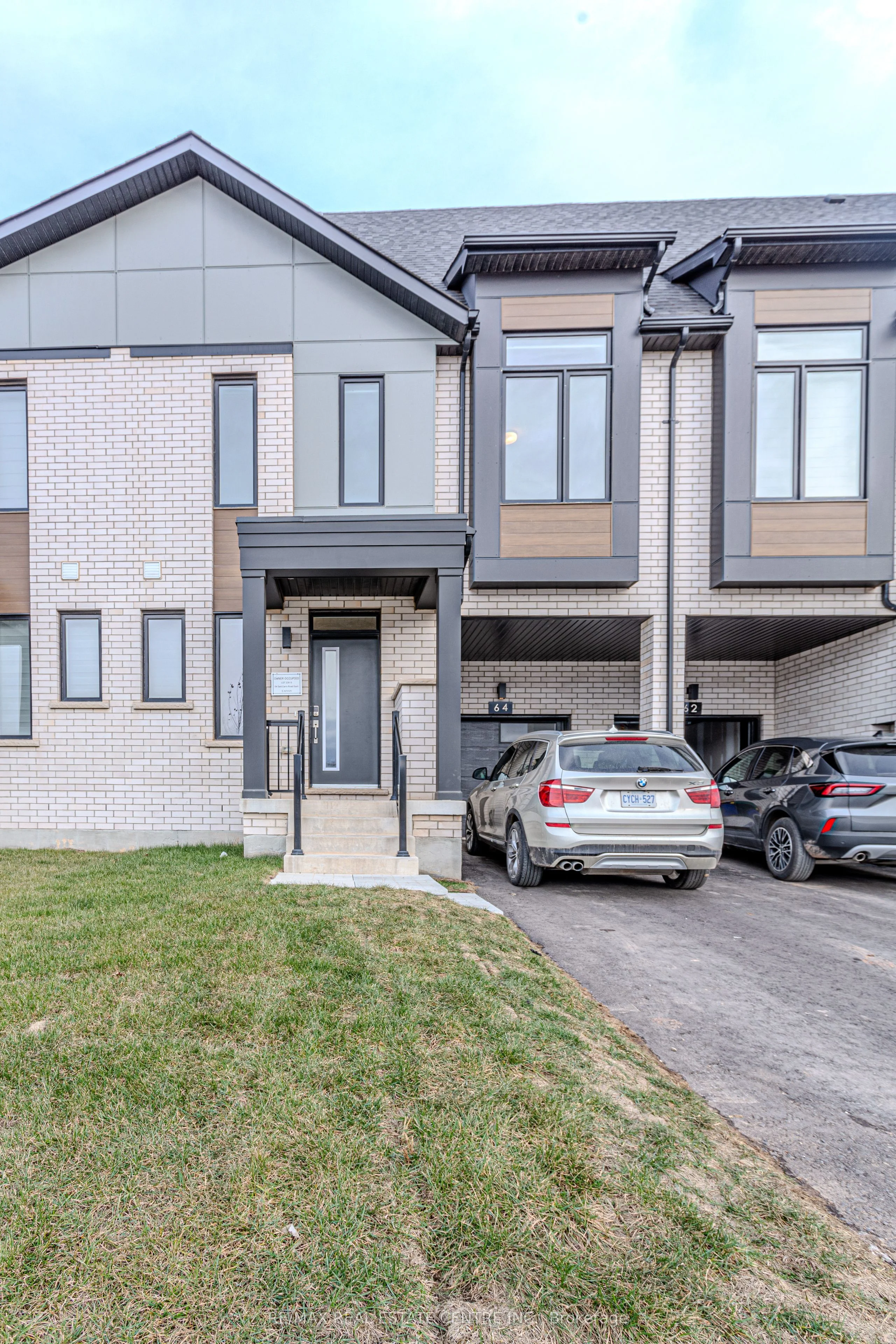 Att/Row/Townhouse in Oakville
