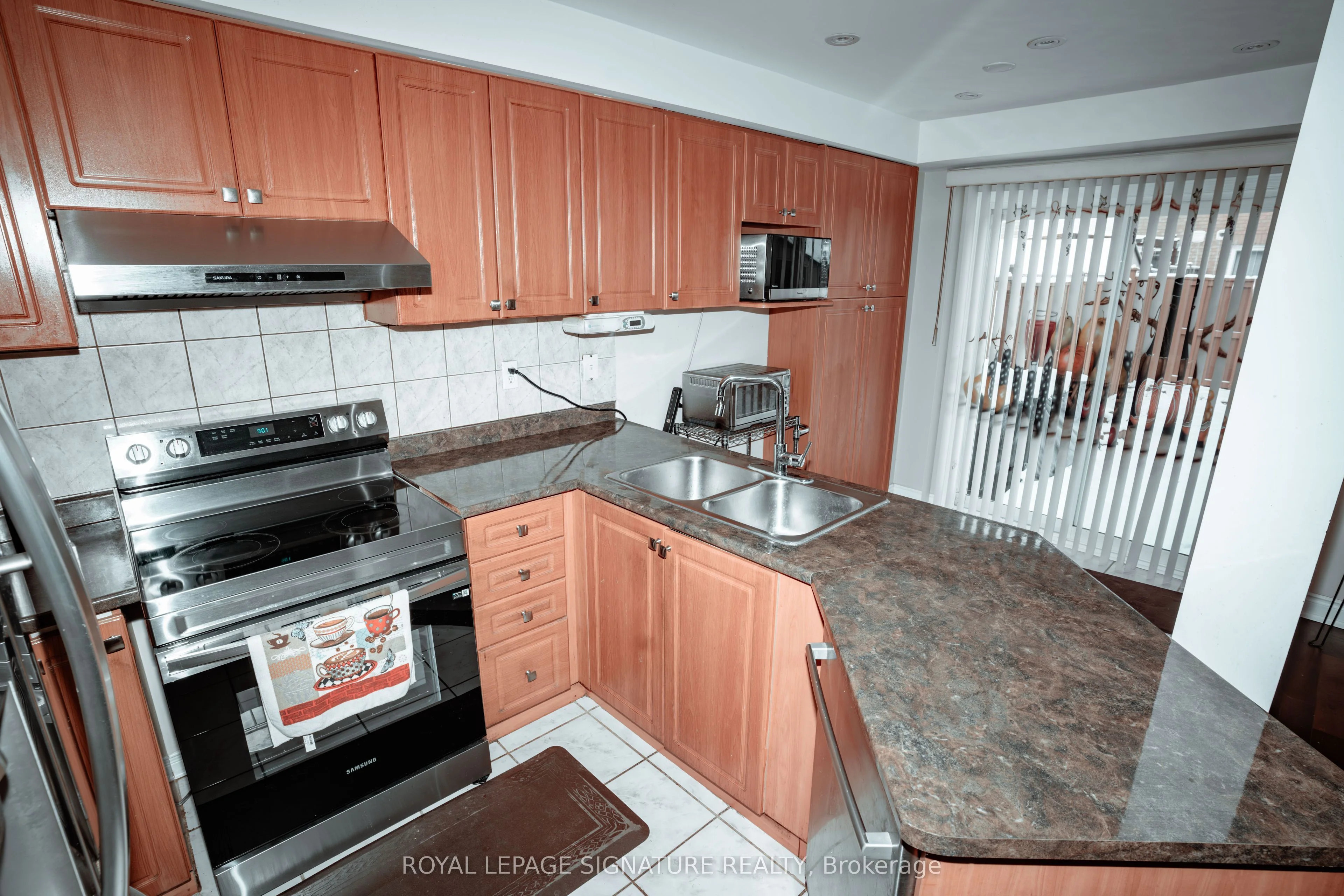 945 Mandolin Place, Mississauga, ON L5W 1S3