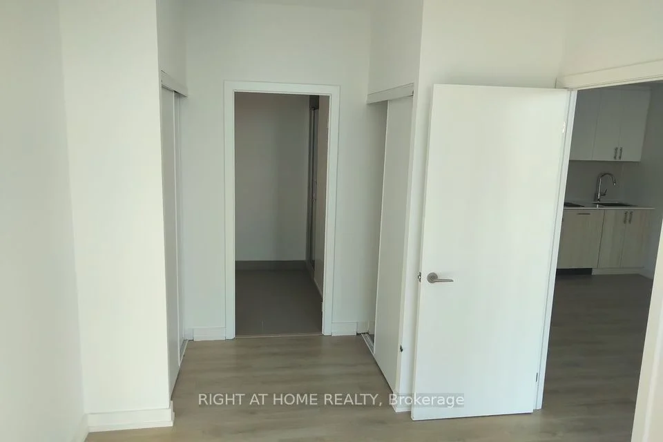 1195 The Queensway 810, Toronto W08, ON M8Z 1R6