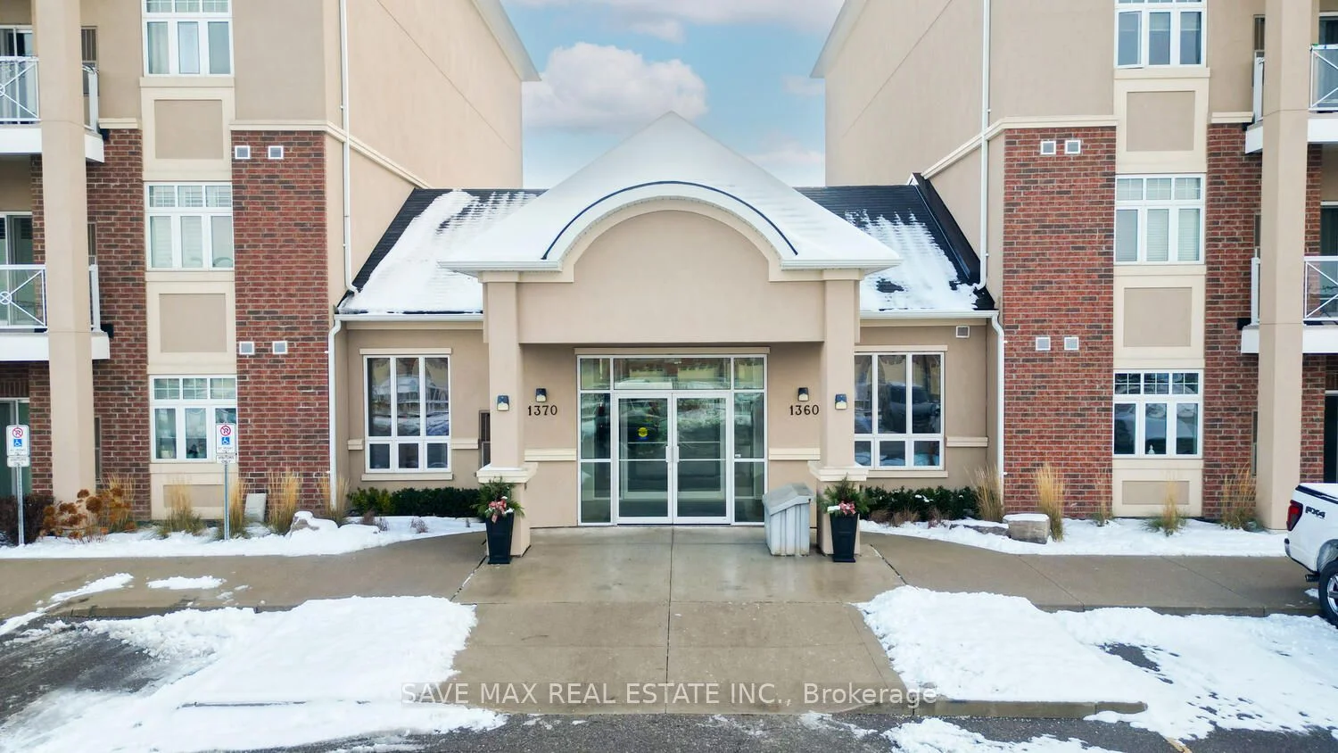 Condo Apartment in Milton