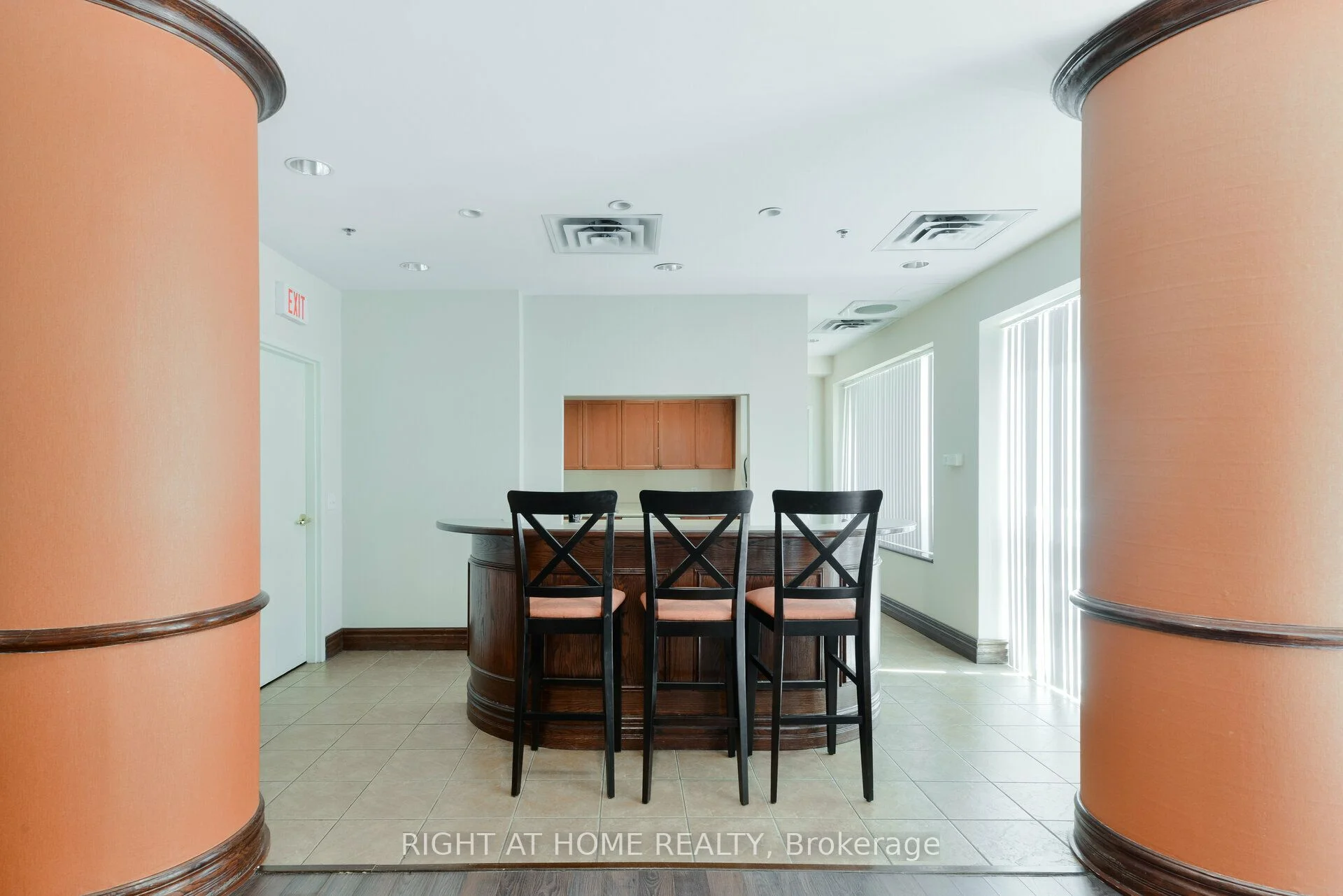 11 Michael Power Place 213, Toronto W08, ON M9A 5G3