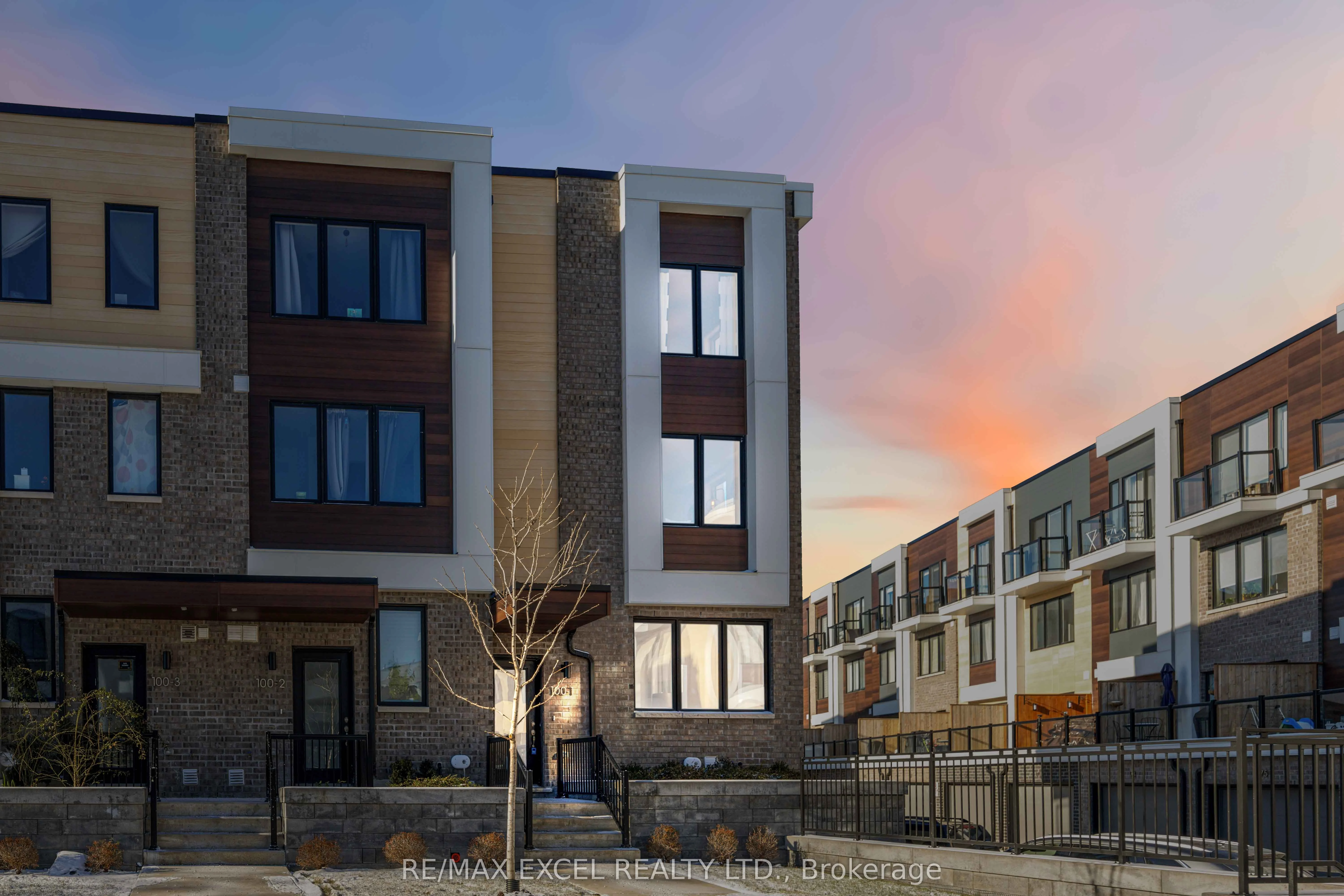 Att/Row/Townhouse in Toronto