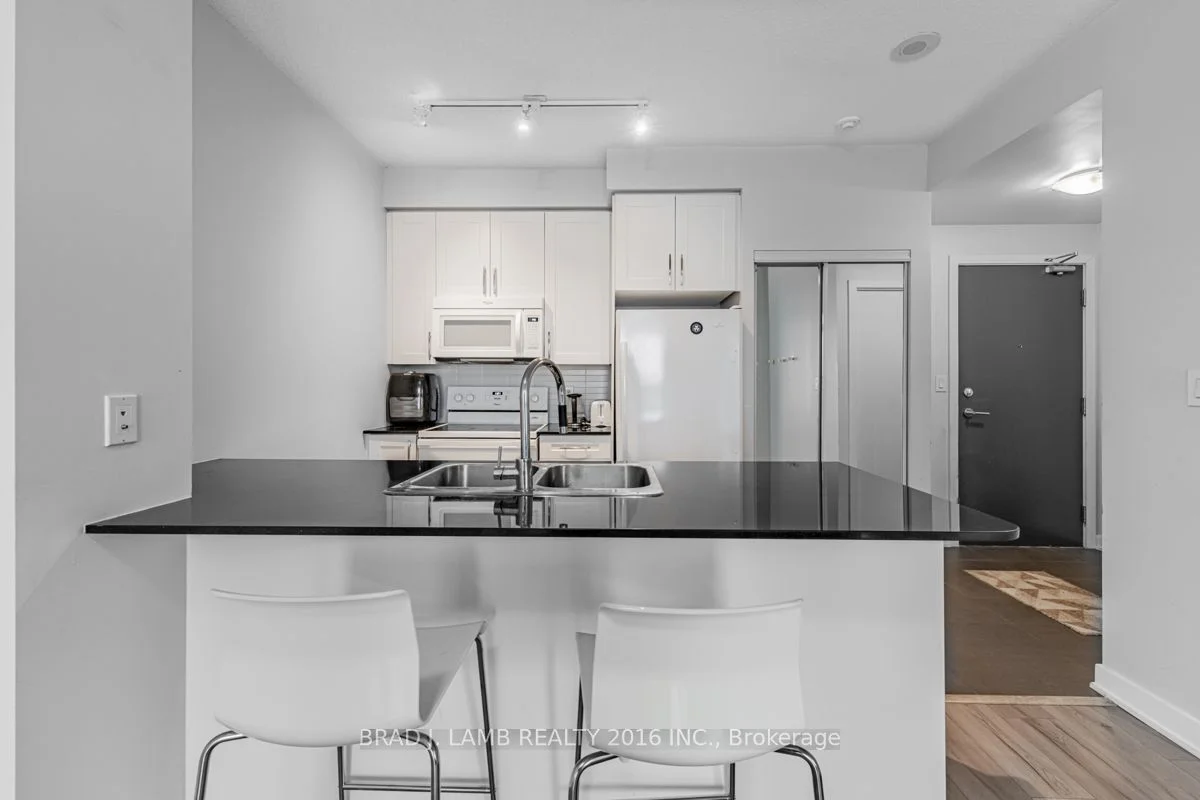 4070 Confederation Parkway 1210, Mississauga, On L5b 0e9
